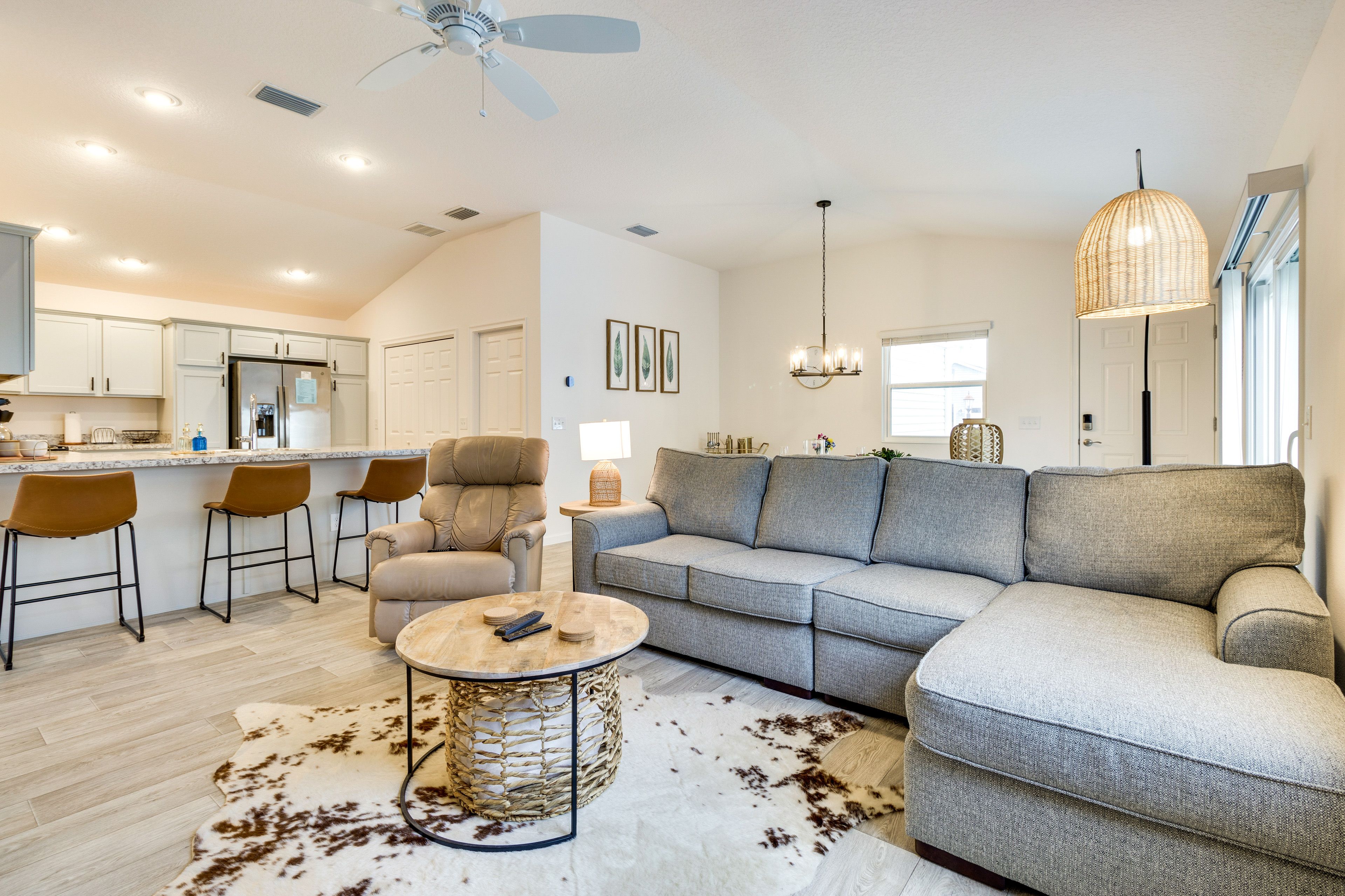 Living Room | Free WiFi | Smart TV | Central Air Conditioning | Games