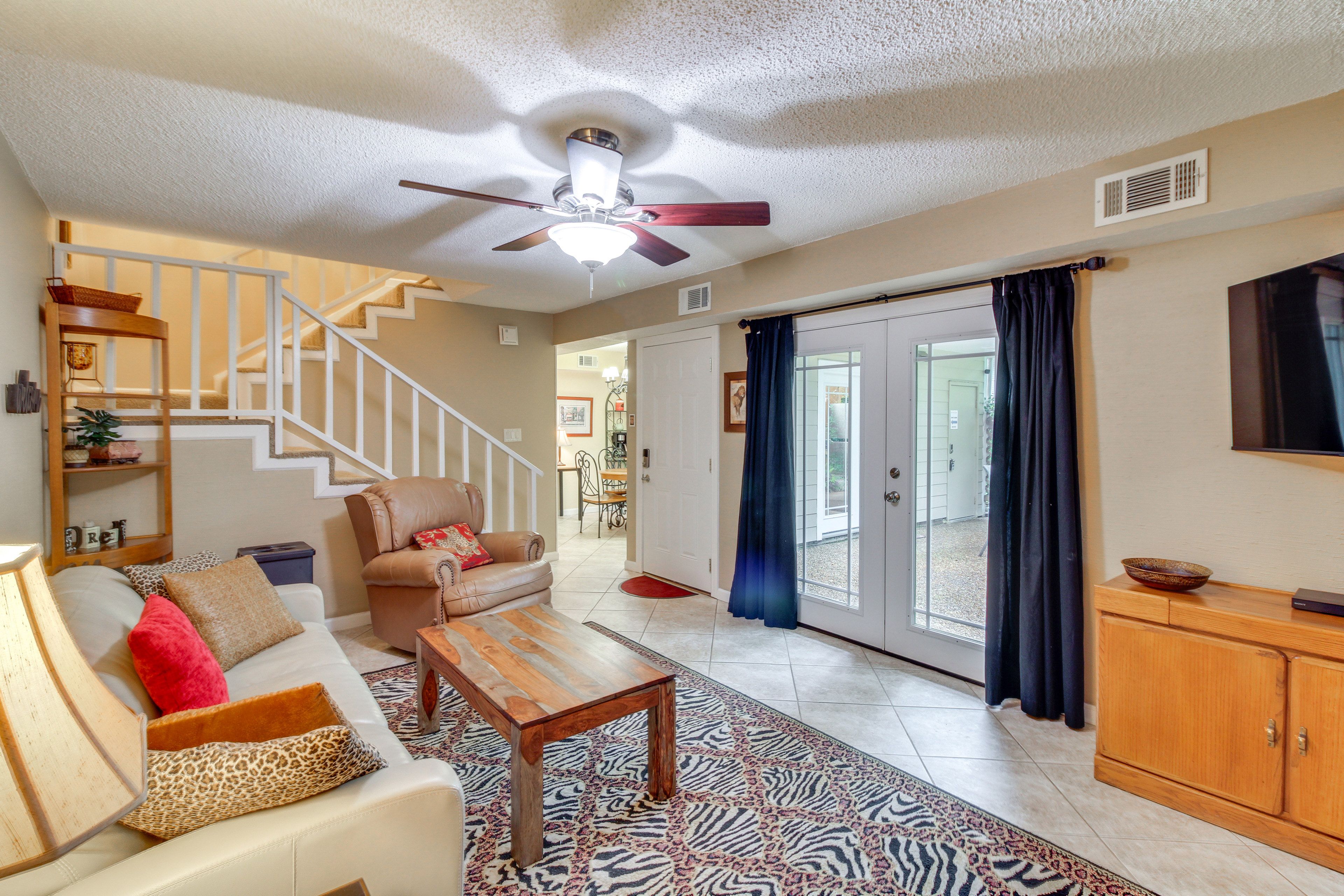 Living Room | 1st Floor | Smart TV
