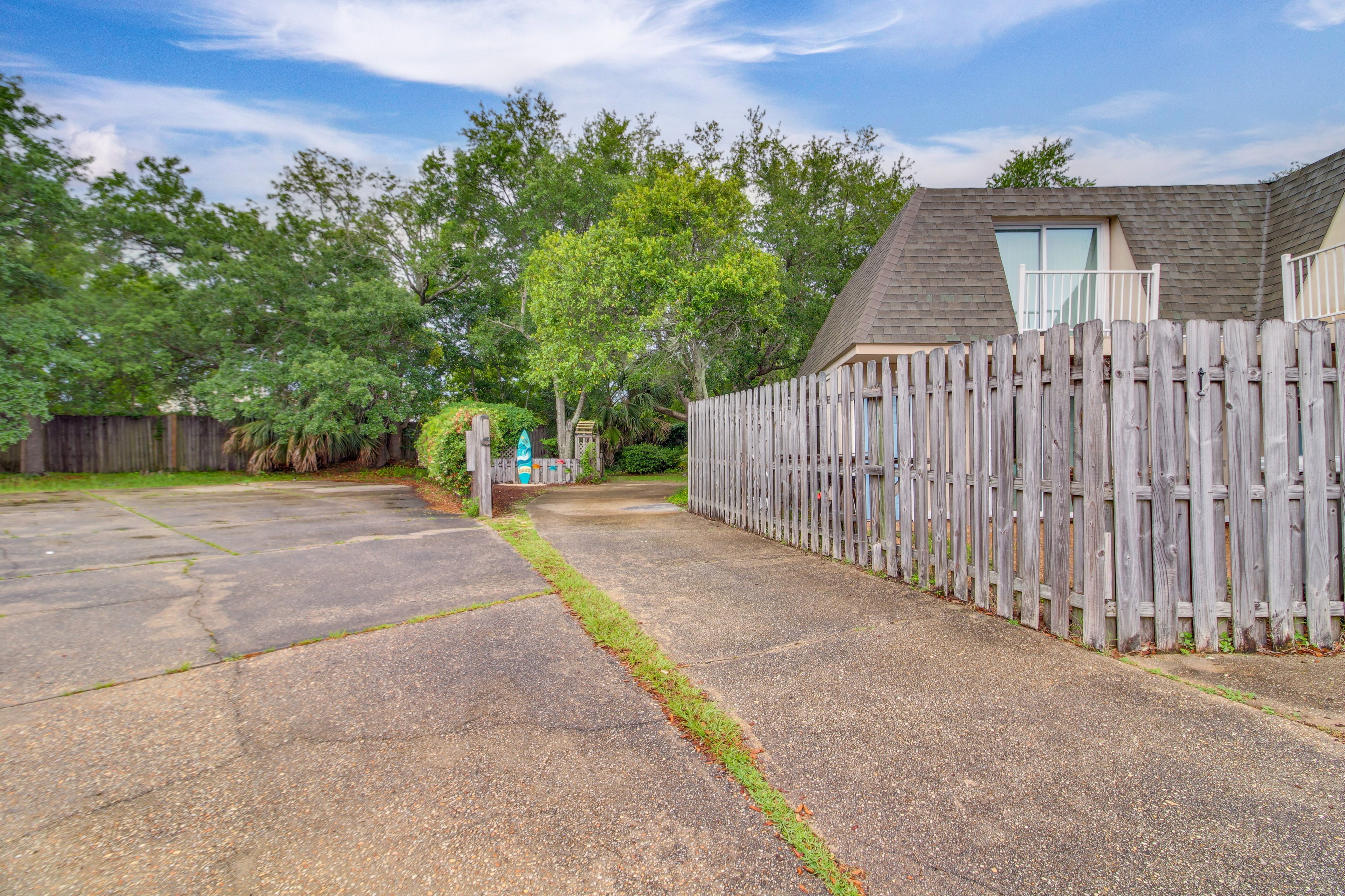 Shared Driveway | Open Parking (First-Come, First-Served)