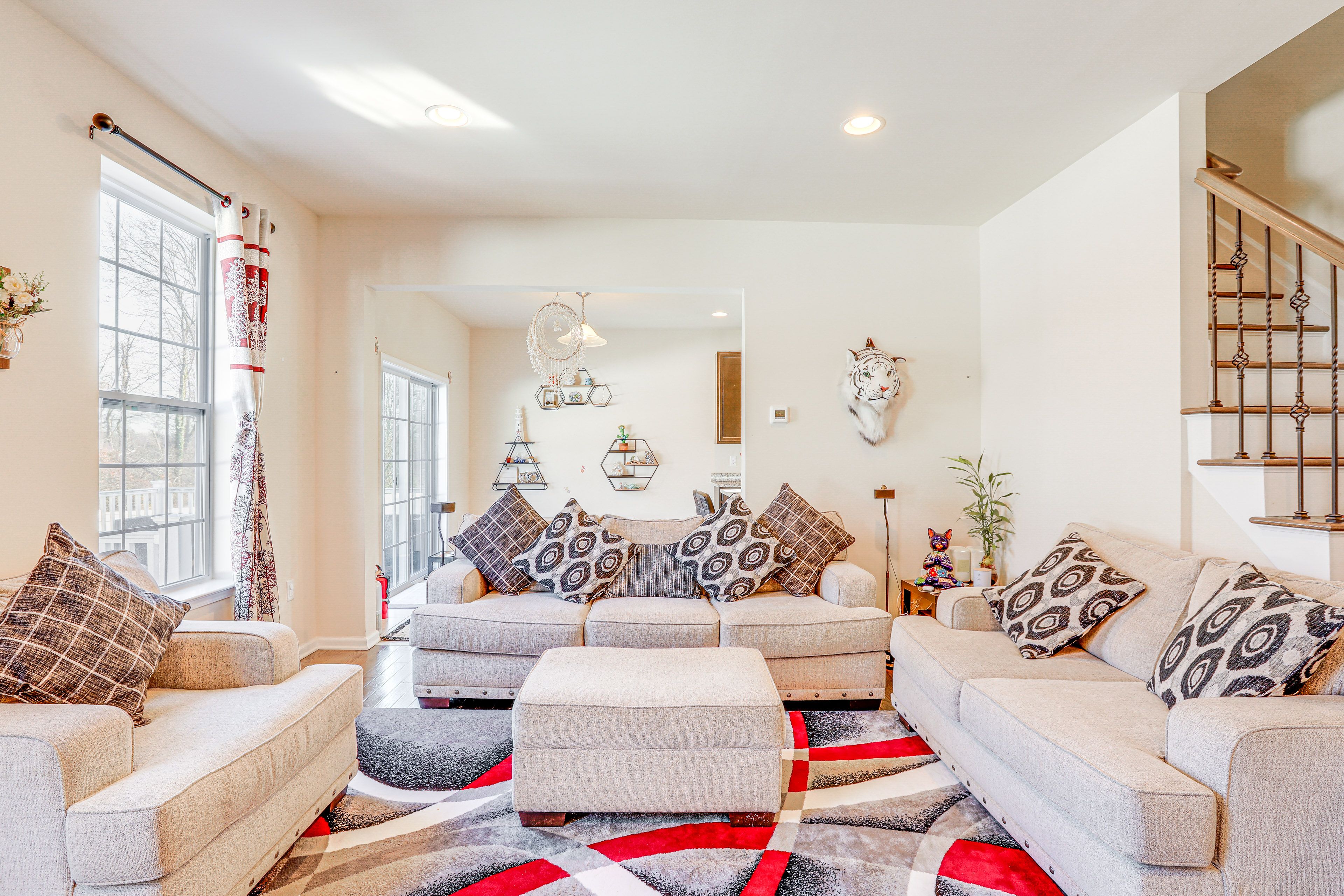 Living Room | Central Heating & A/C | Smart TV