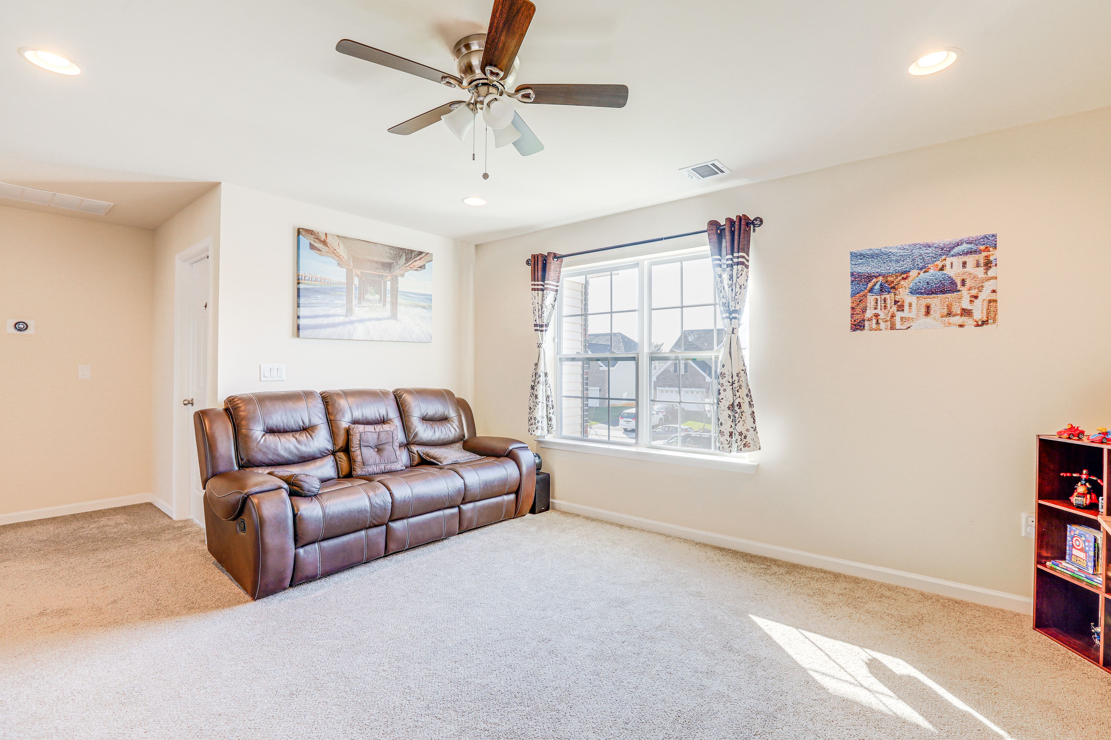 Den | 2nd Floor | Smart TV | Board Games
