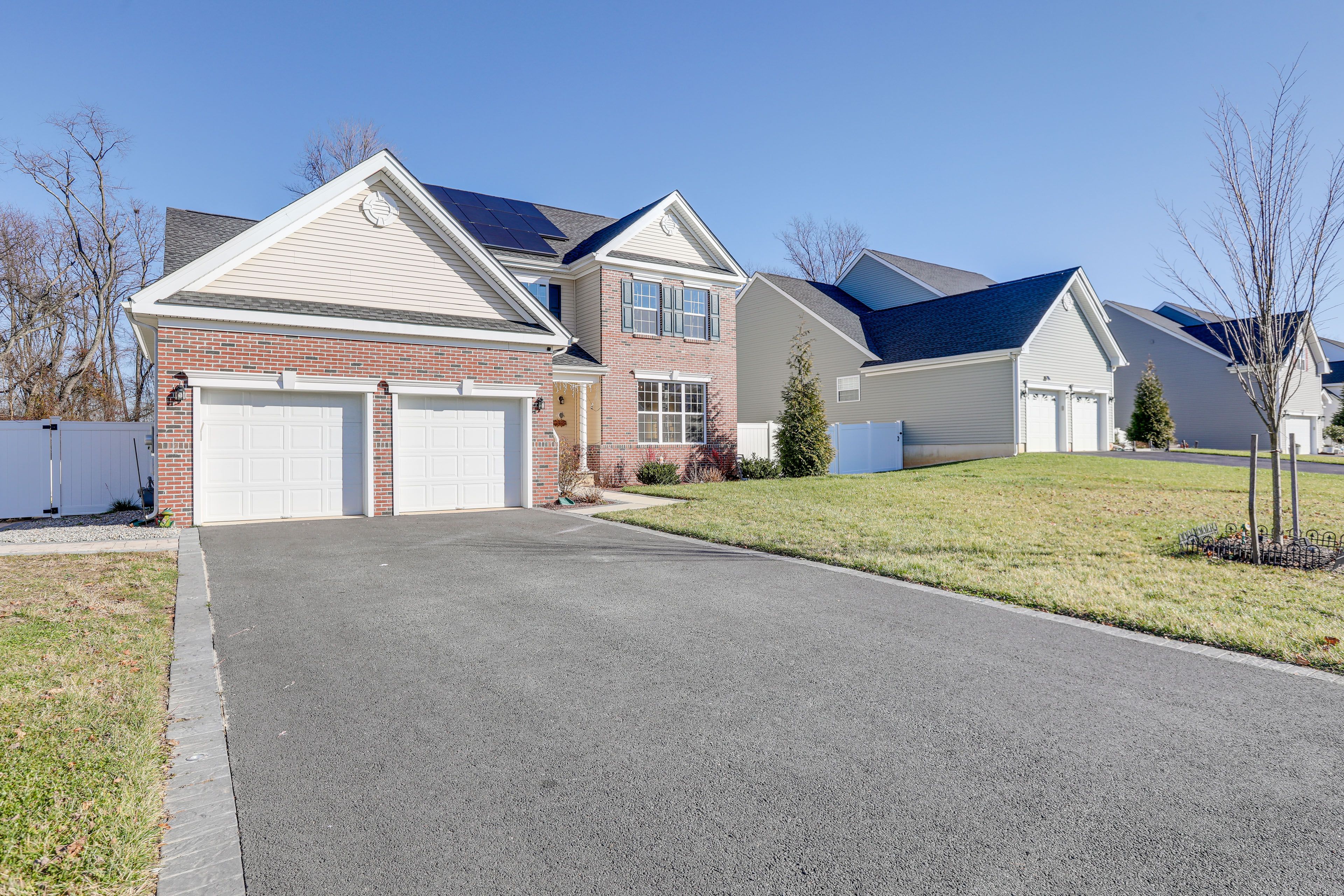 Exterior | Driveway (2 Vehicles) | Keyless Entry