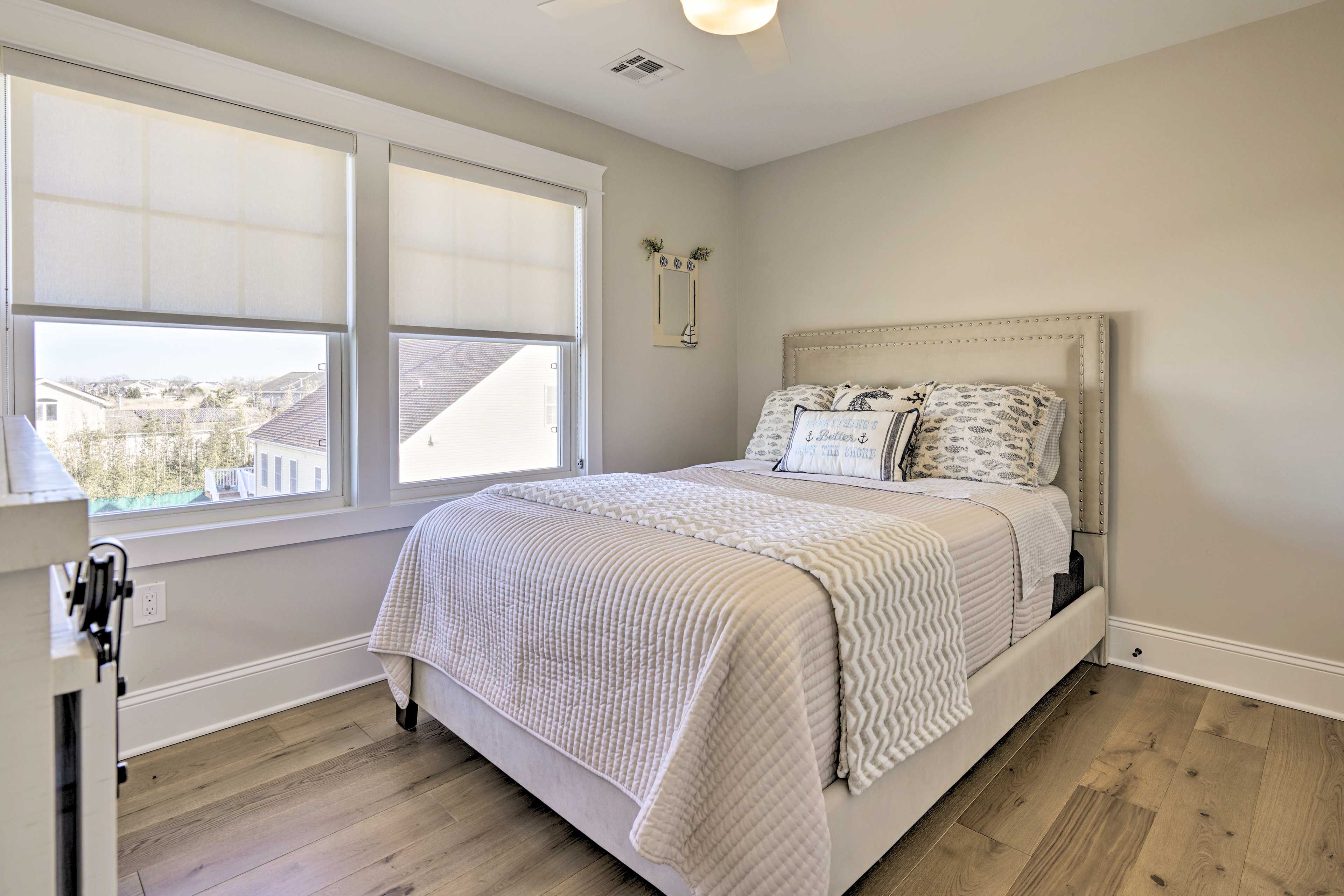 Bedroom 2 | Queen Bed | Linens & Towels Provided