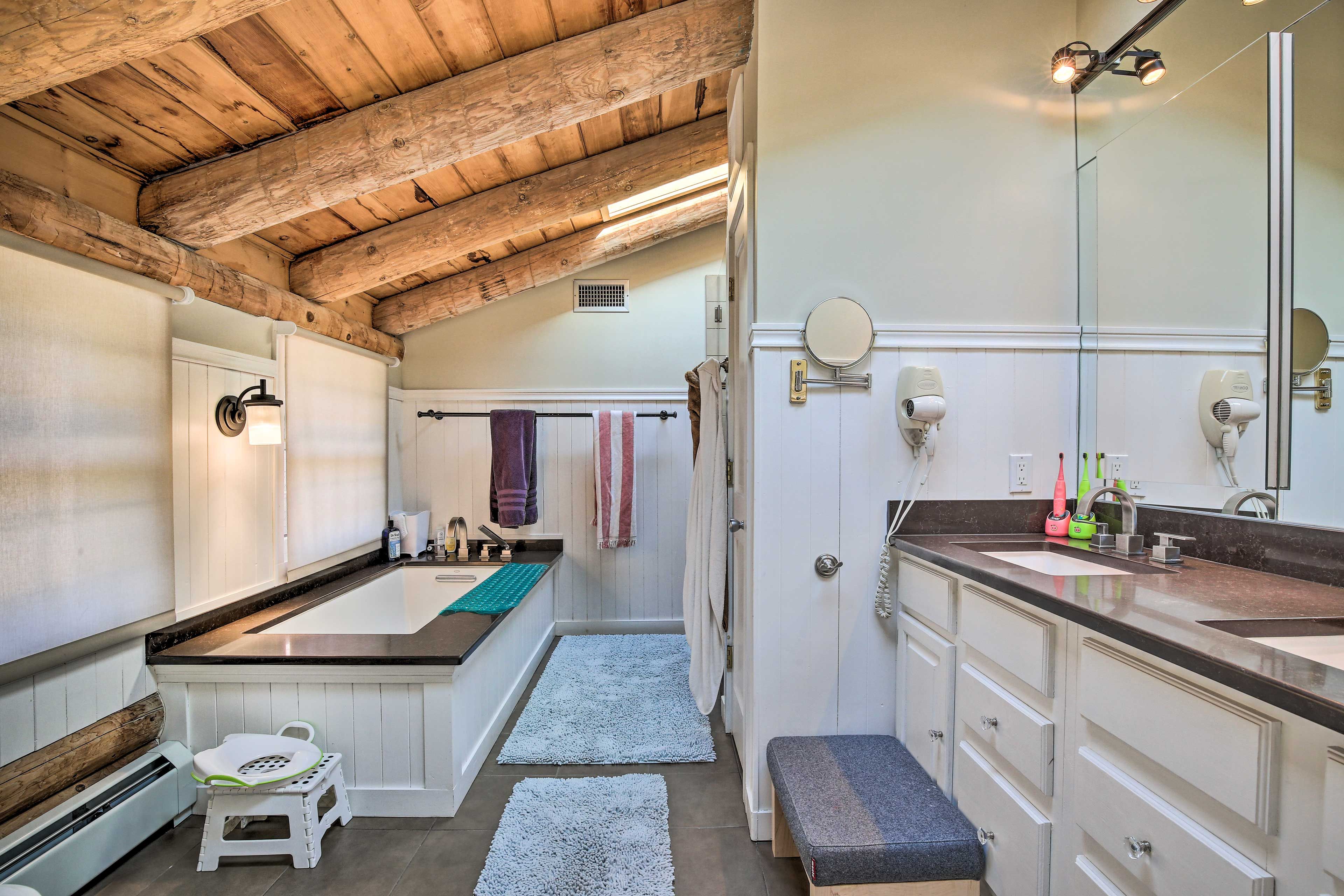 Full En-Suite Bathroom | Complimentary Toiletries