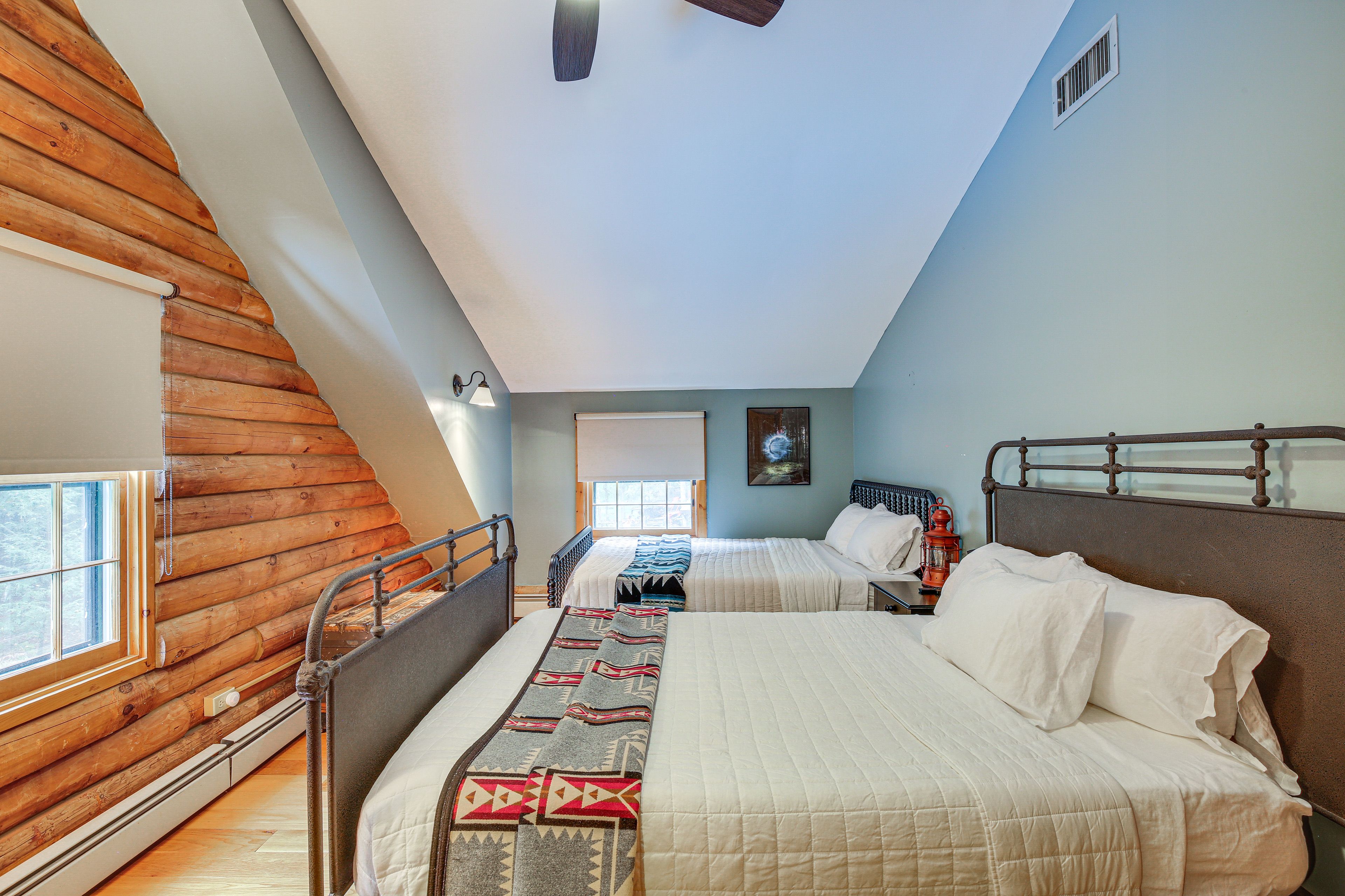 Bedroom 4 | Queen Bed | Twin Bed | 2 Twin Captain Beds