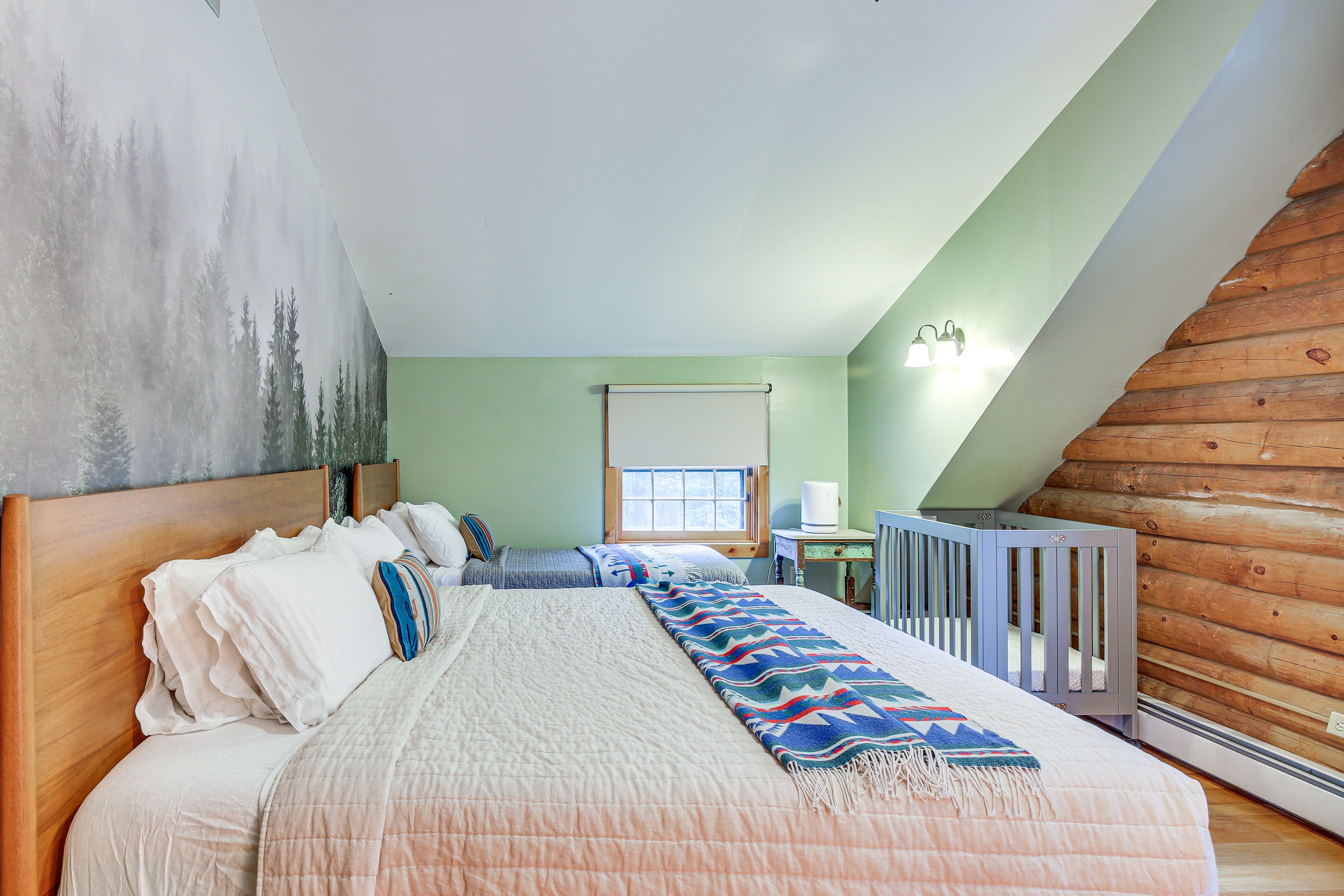 Bedroom 3 | Queen Bed | Twin Bed | 2 Twin Cots | Crib