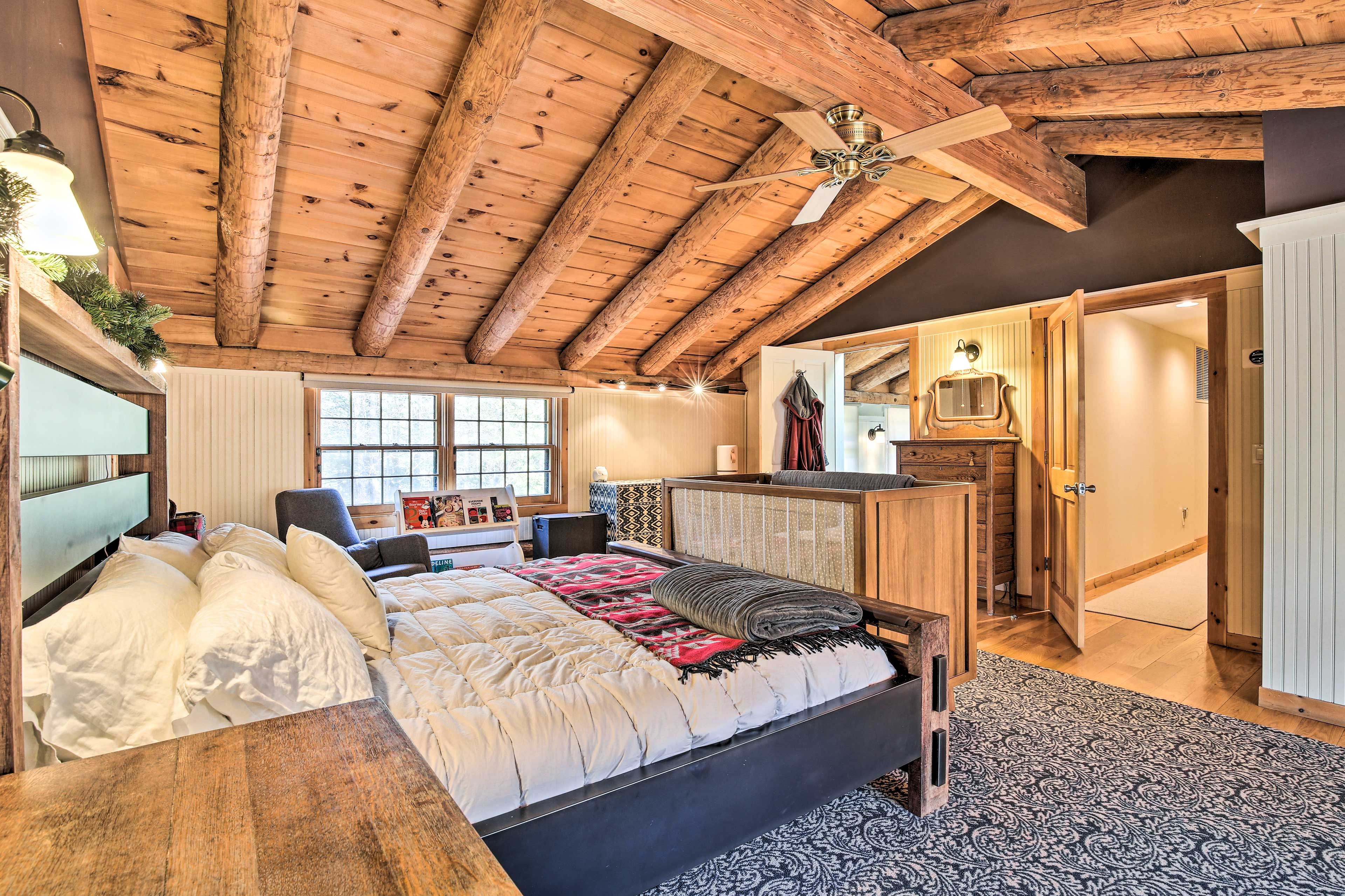 Bedroom 1 | King Bed | Crib | Linens & Towels | En-Suite Bathroom