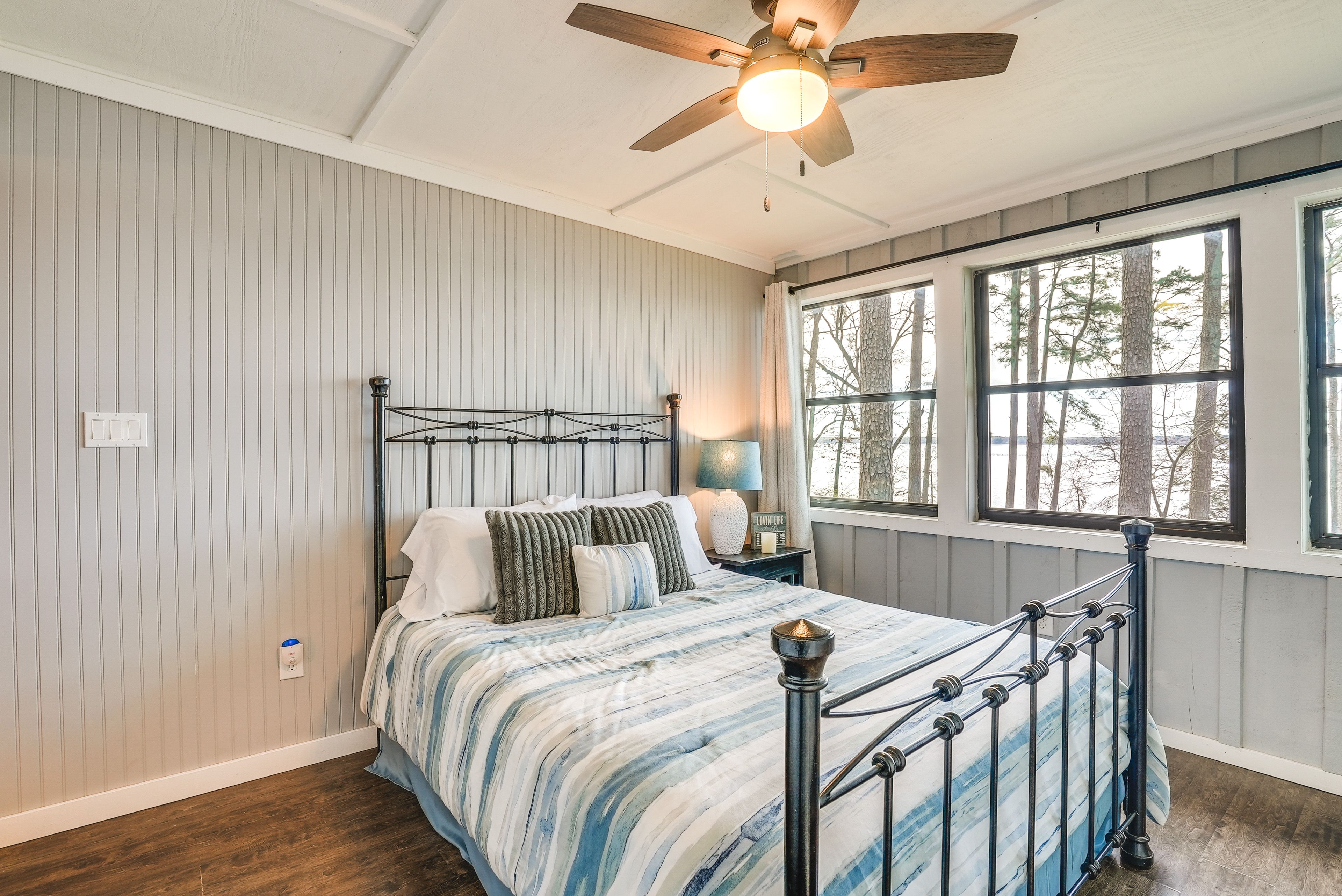 Bedroom 5 | Queen Bed