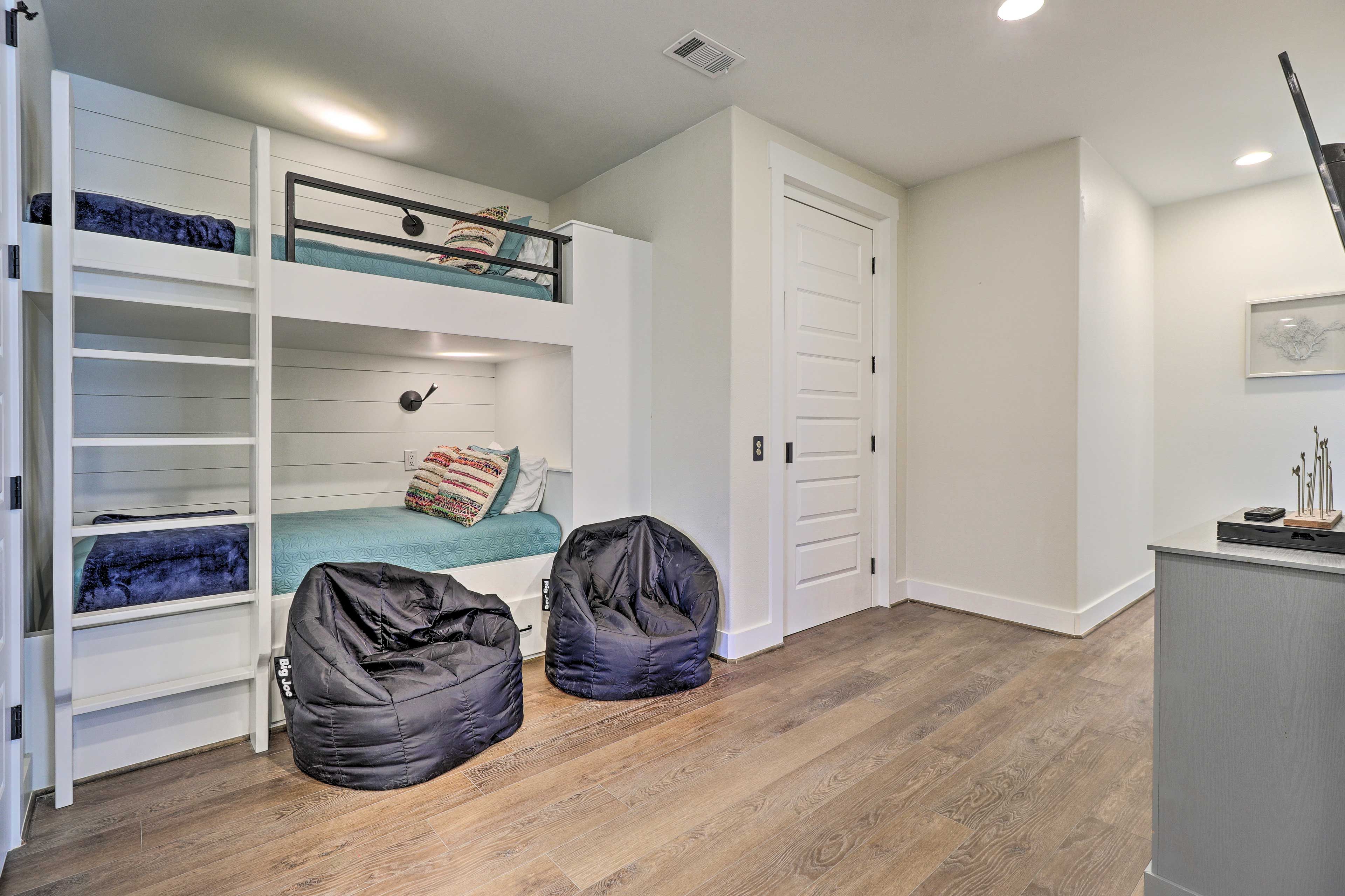 Game Room | Twin Bunk Bed | 2 Twin Rollaway Beds | 3rd Floor
