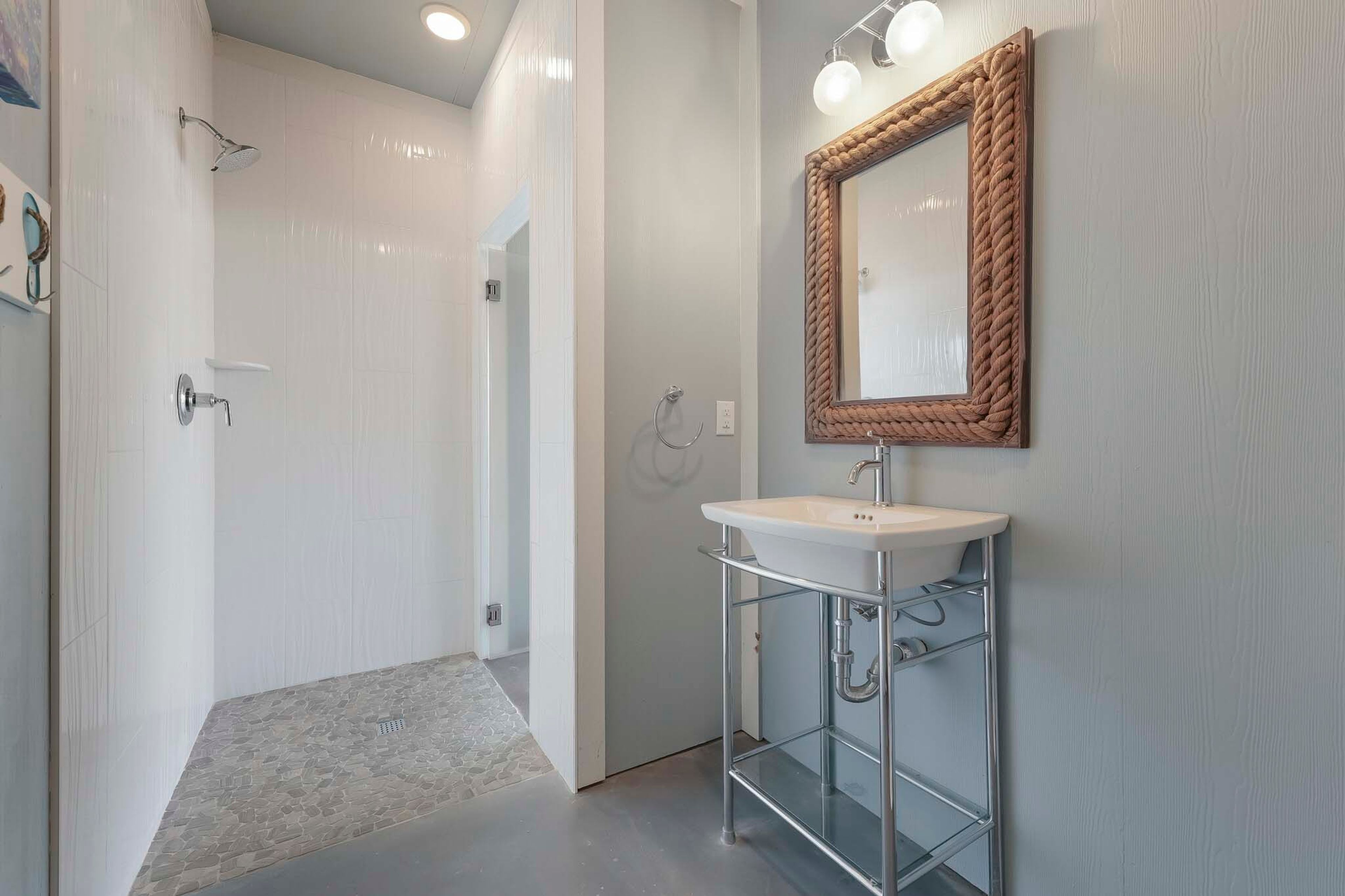 Full Bathroom | 1st Floor