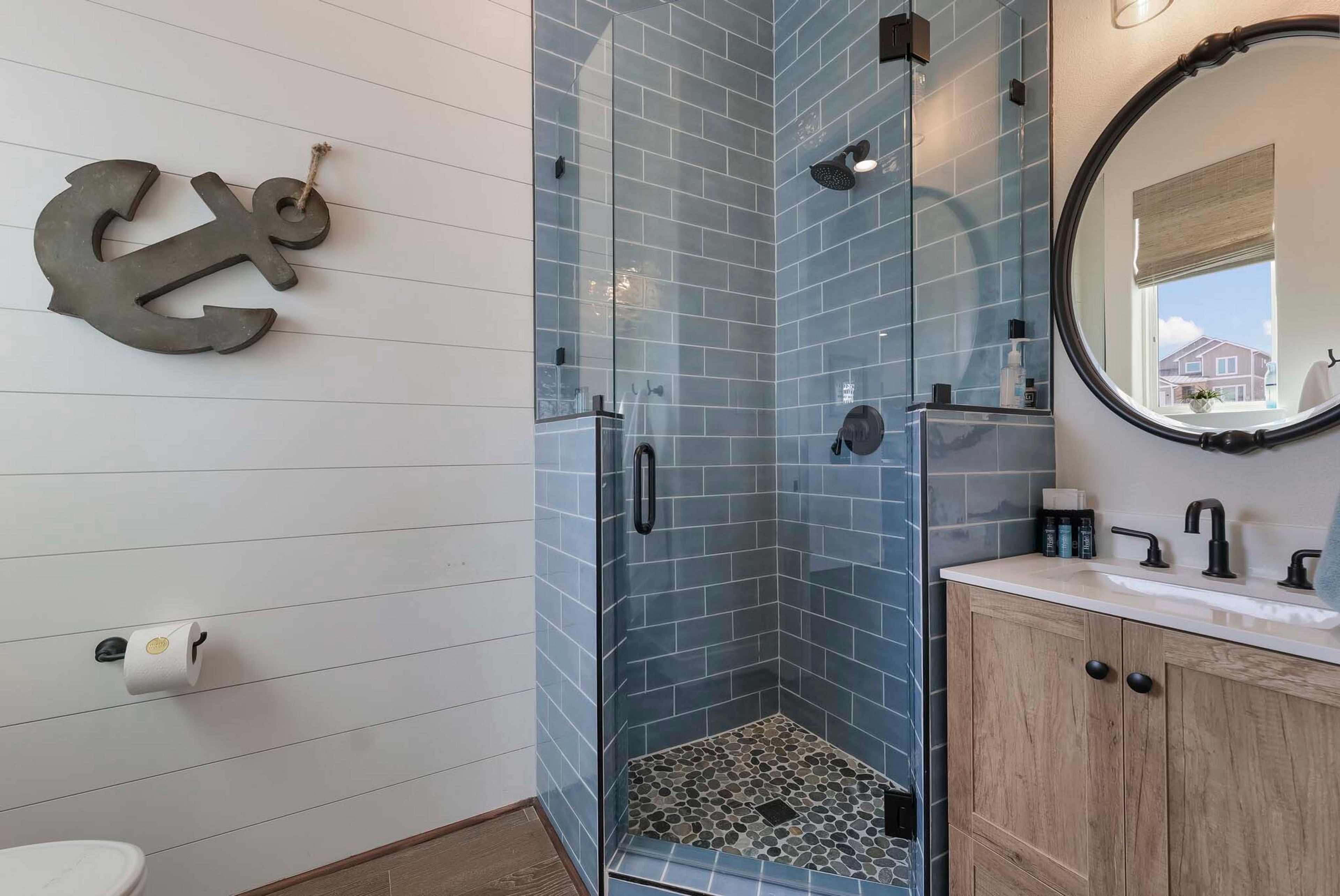 Full Bathroom | Complimentary Toiletries | 3rd Floor