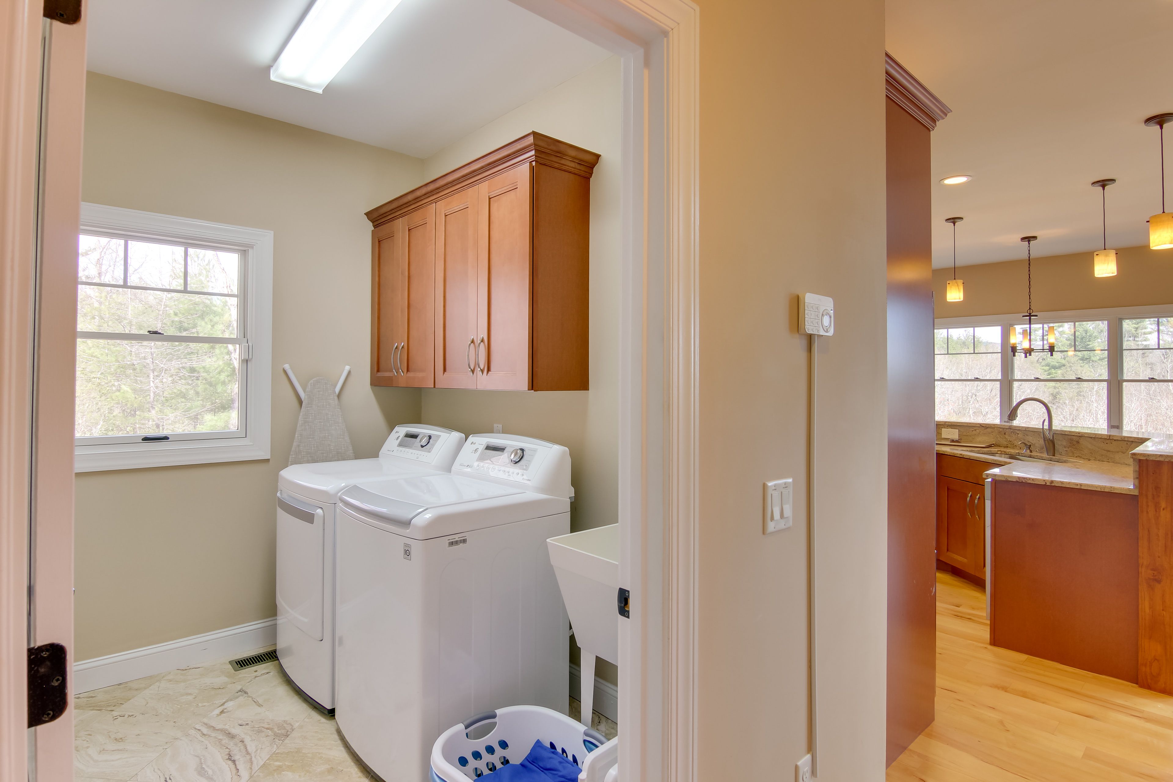 Washer/Dryer | Iron/Board