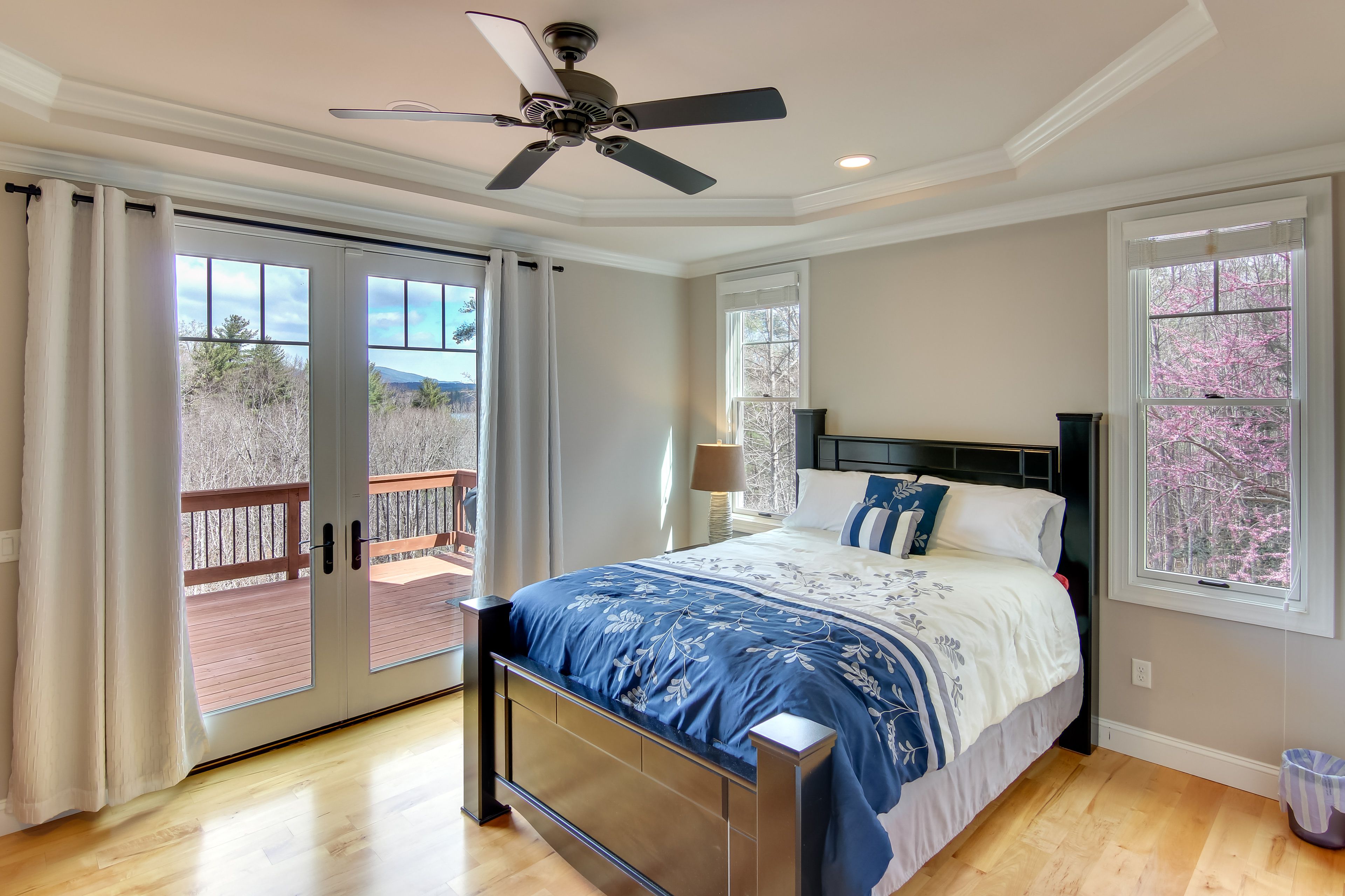 Bedroom 1 | Queen Bed | 1st Floor | En-Suite Bathroom