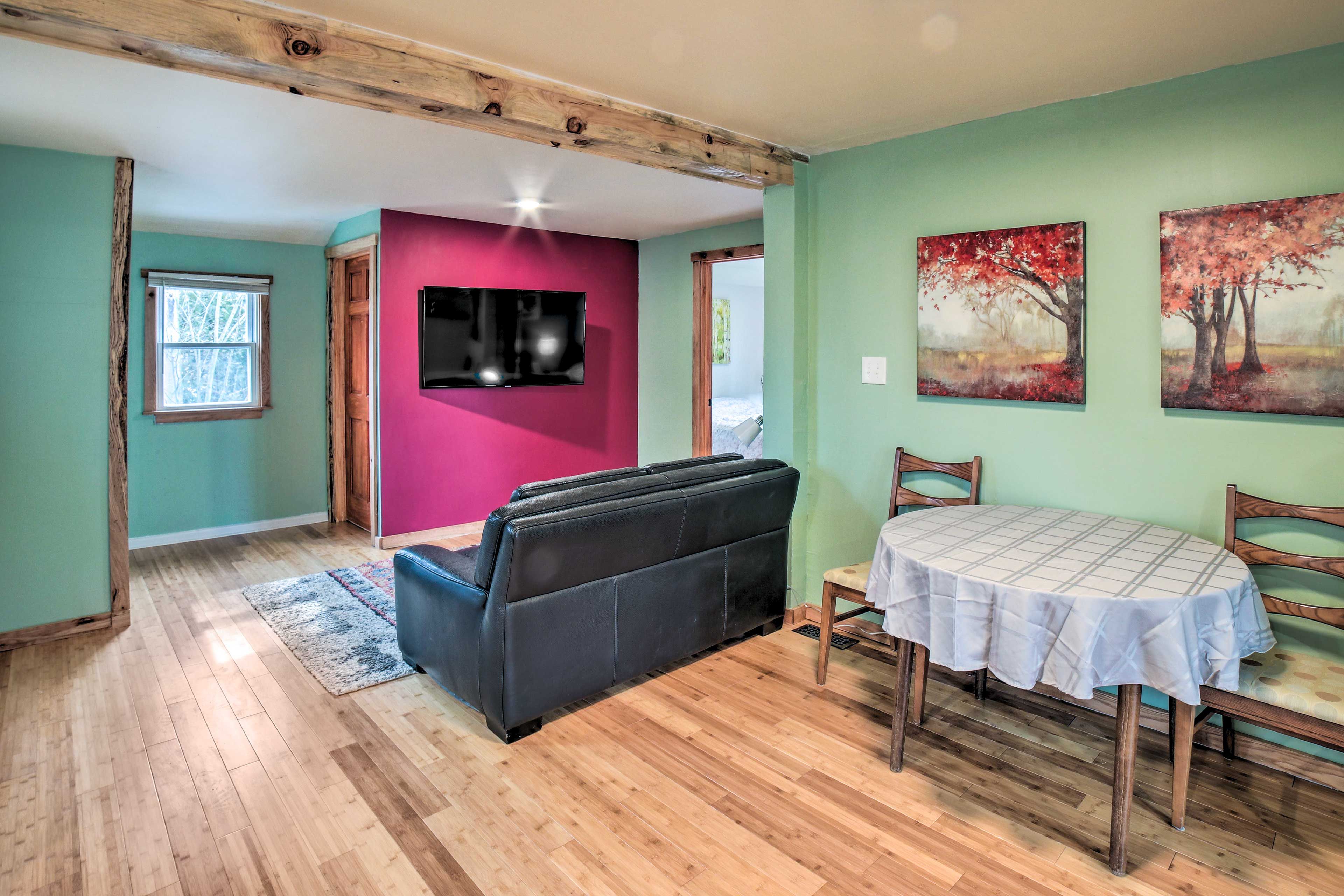 Valparaiso Vacation Rental | 2BR | 1BA | 800 Sq Ft | Stairs to Access