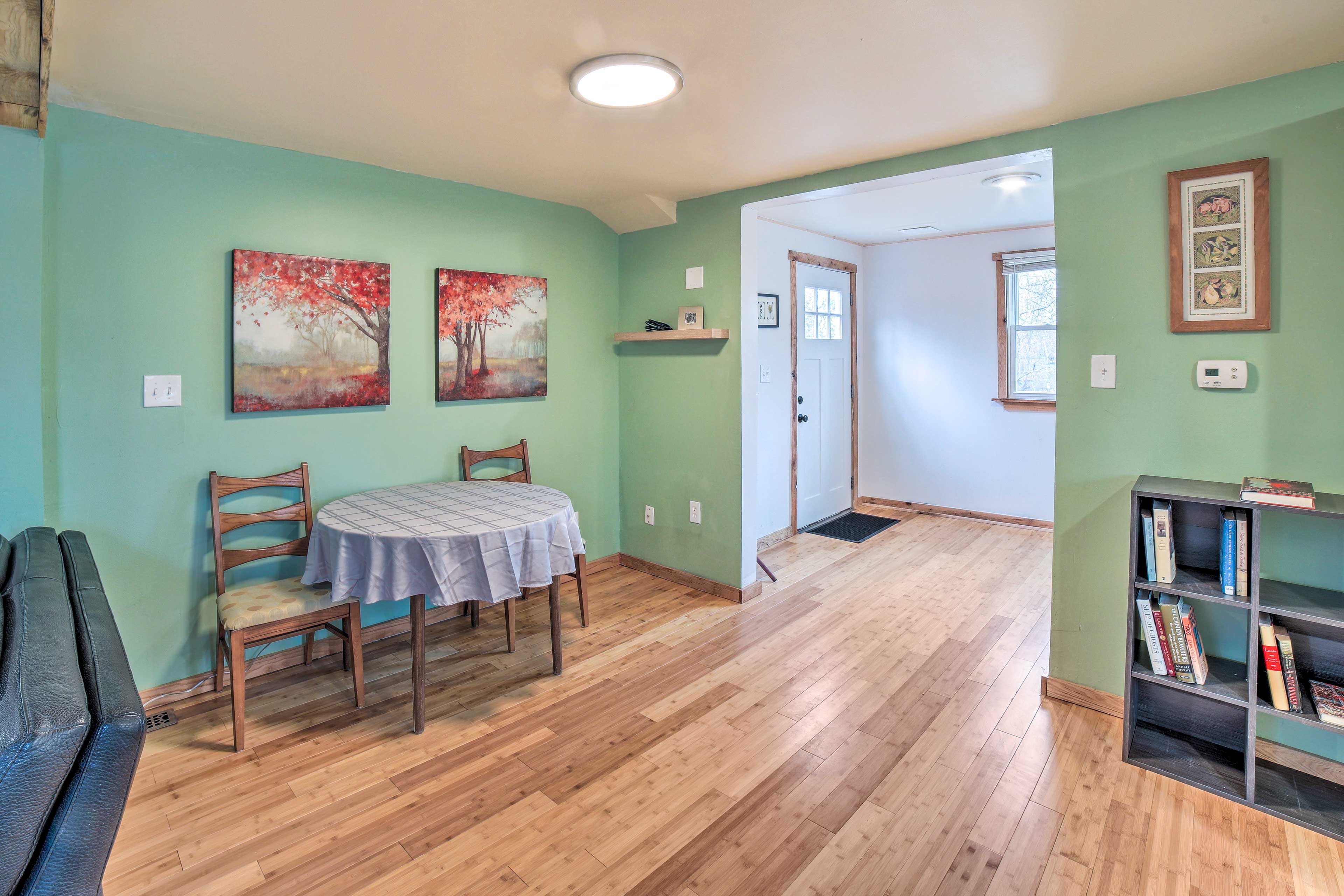 Dining Area | Dishware & Flatware
