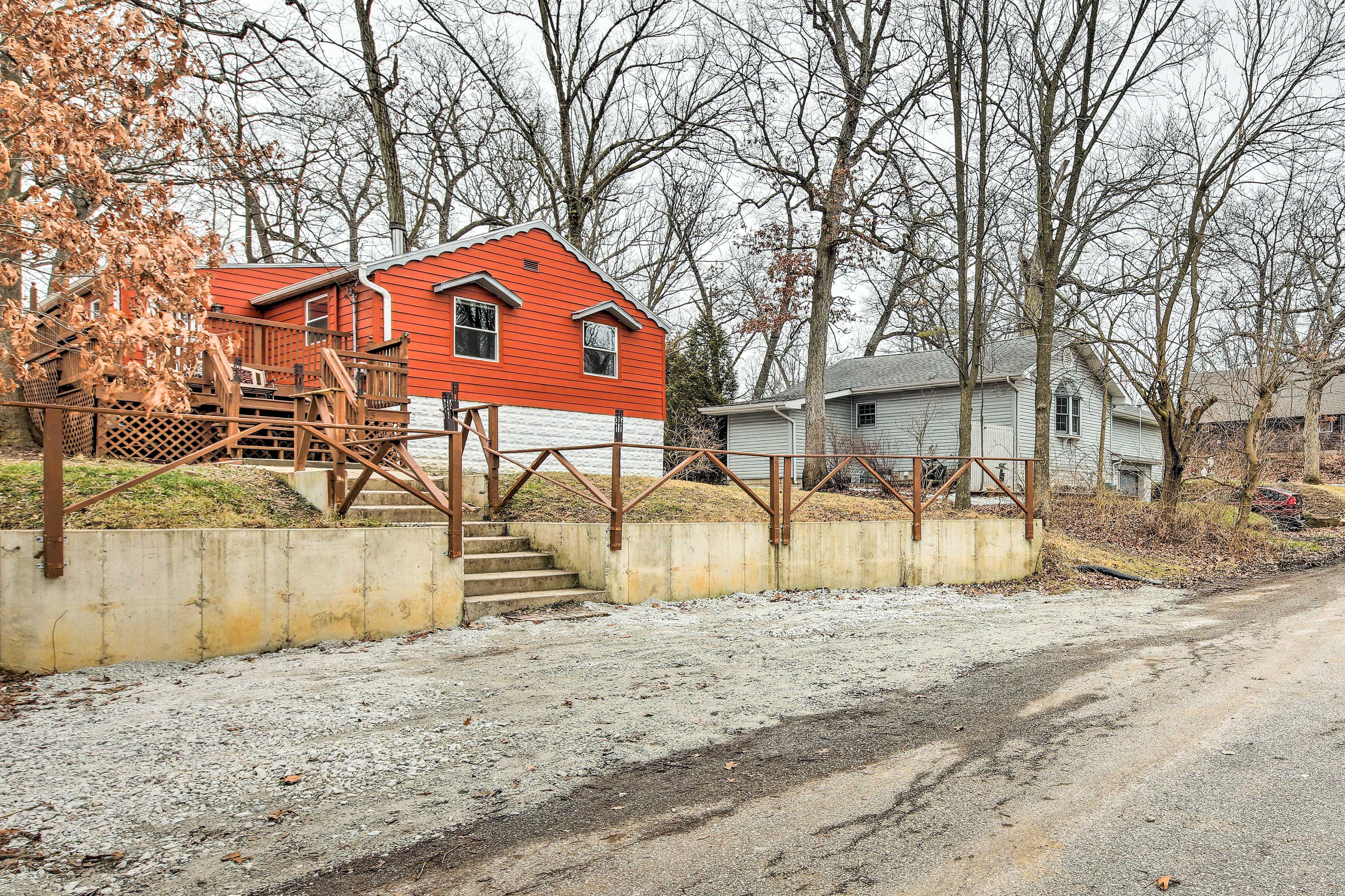Parking | Gravel Driveway (4 Vehicles)