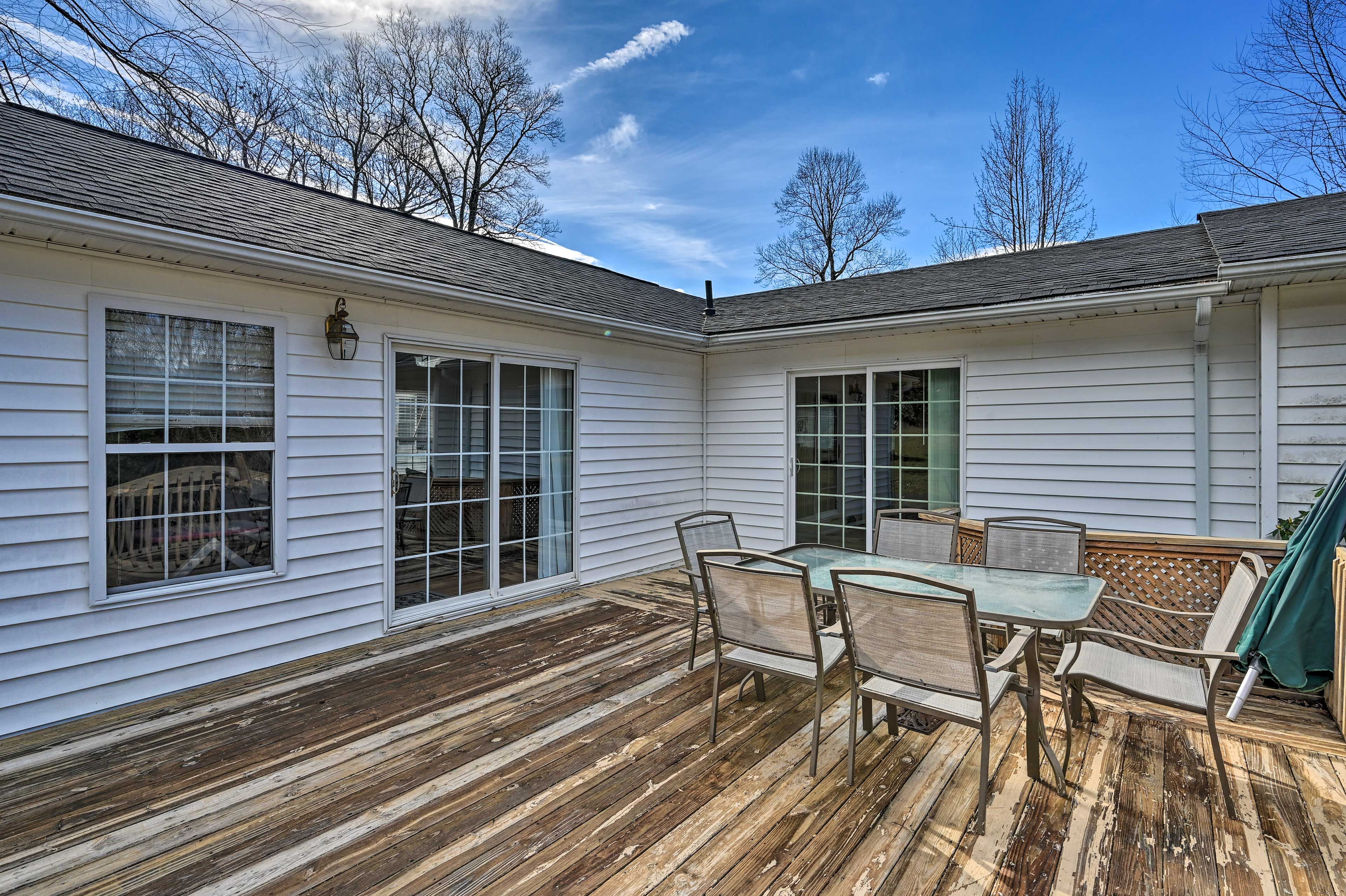 Deck | Dining Area