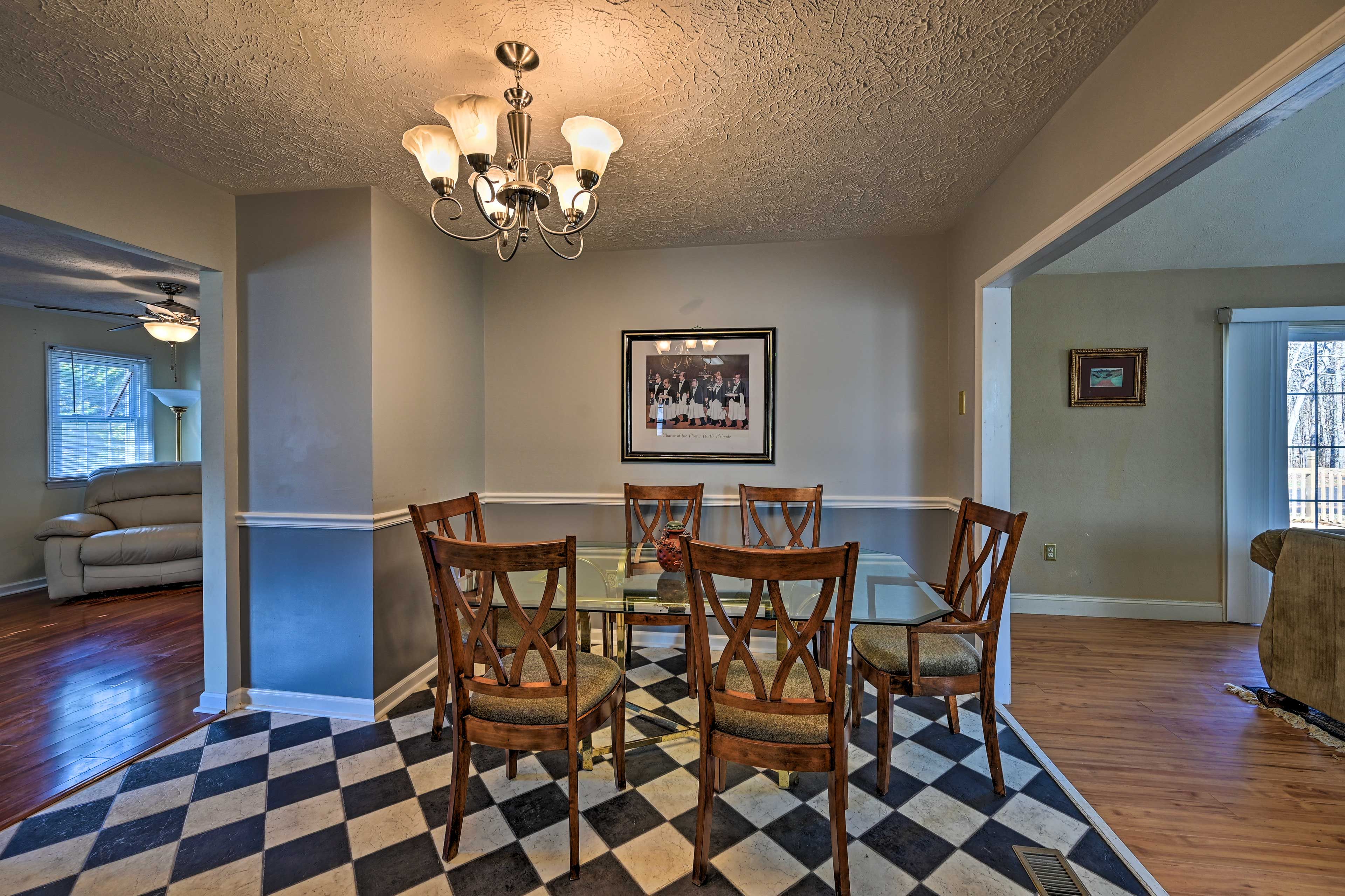Dining Area | Dishware/Flatware | Trash Bags/Paper Towels
