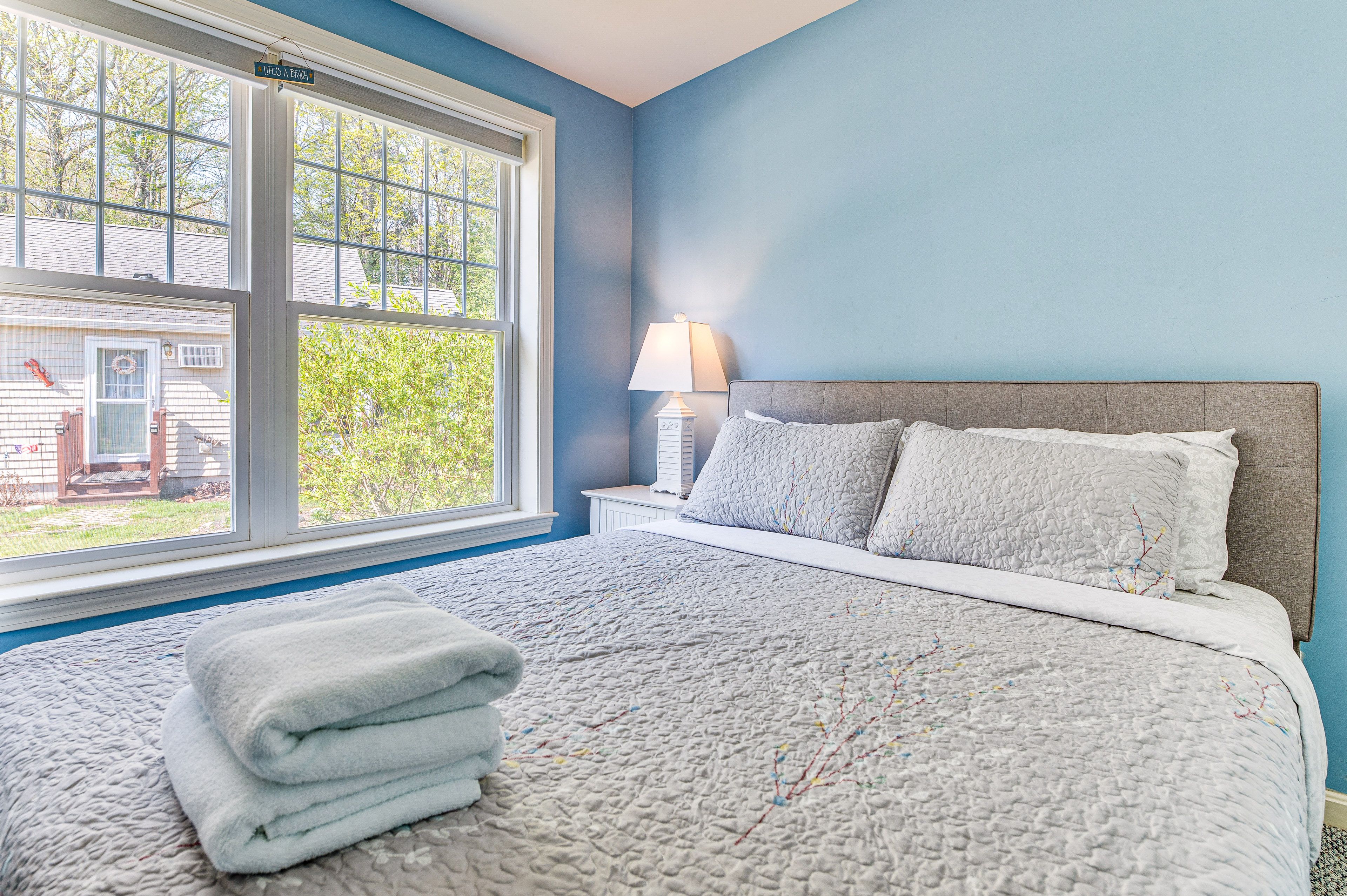 Bedroom 1 | Queen Bed
