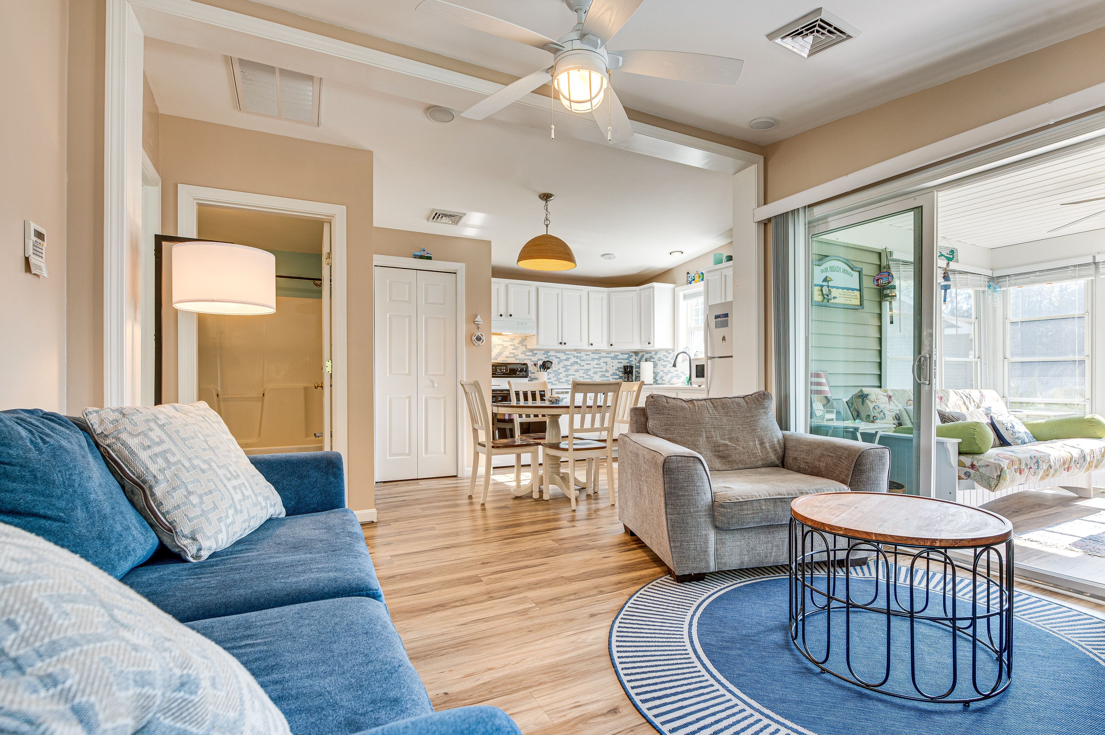 Living Room | Free WiFi | Central A/C