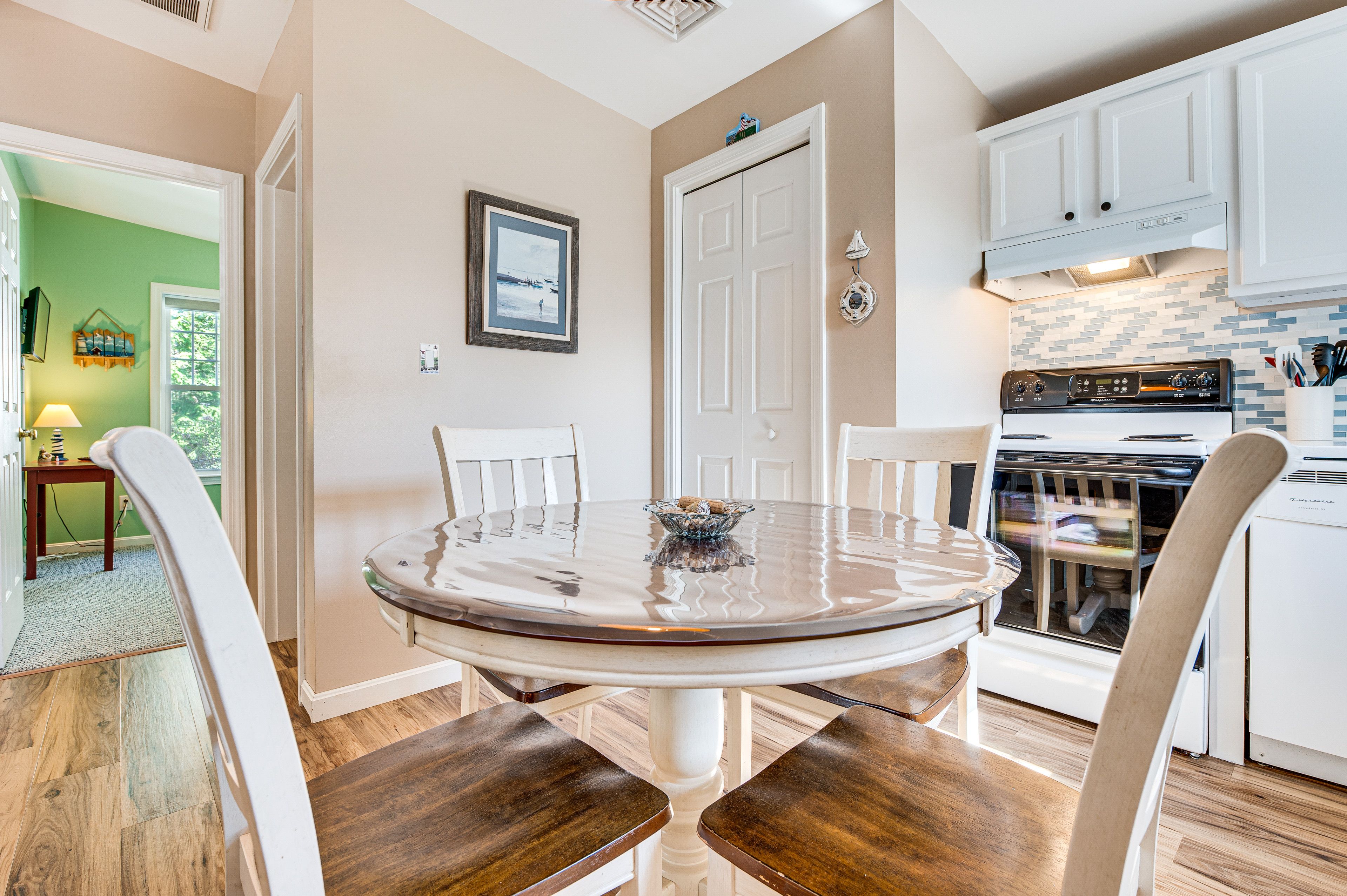 Dining Area | Dining Table | Dishware/Flatware