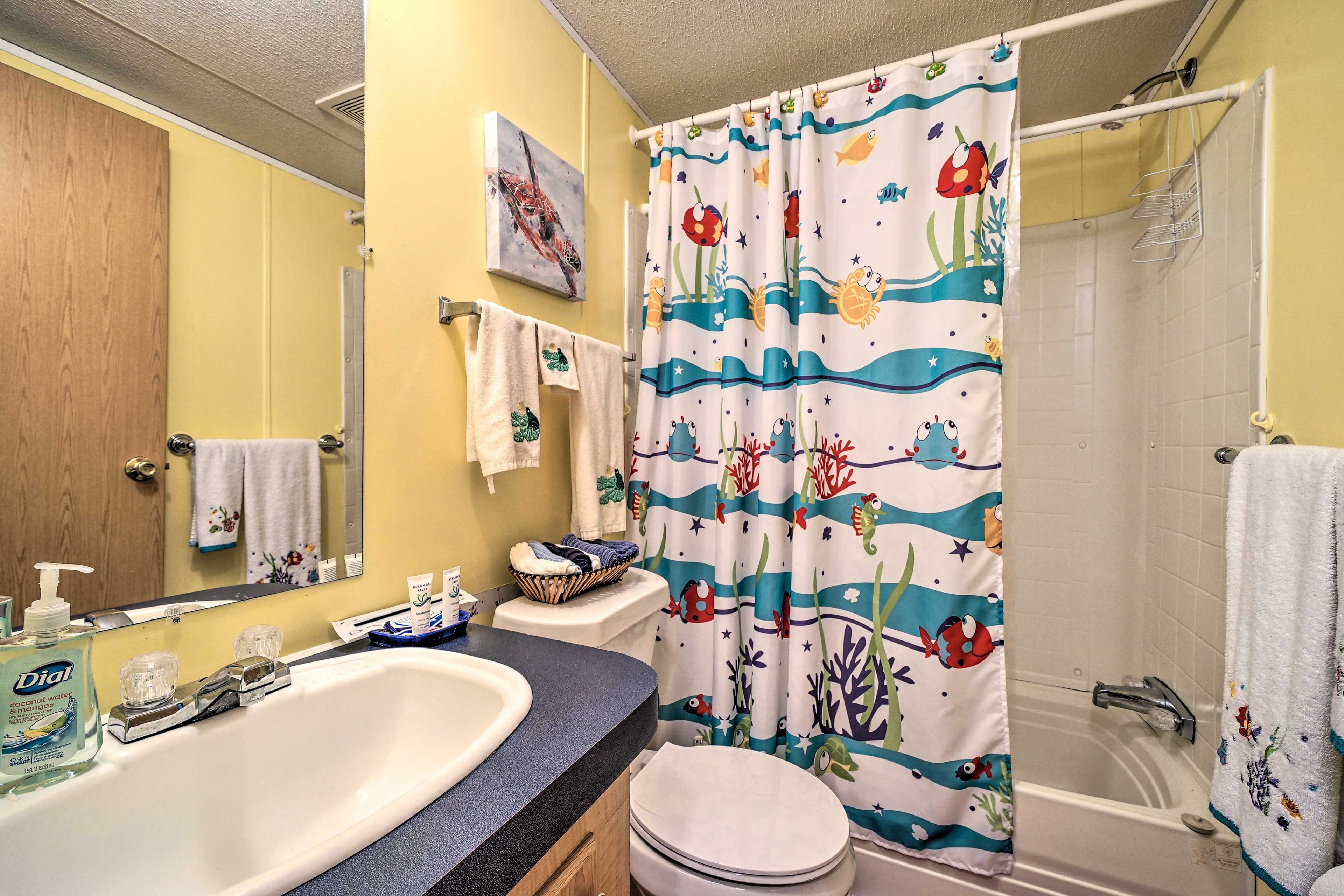 Full Bathroom | Complimentary Toiletries | Hair Dryer