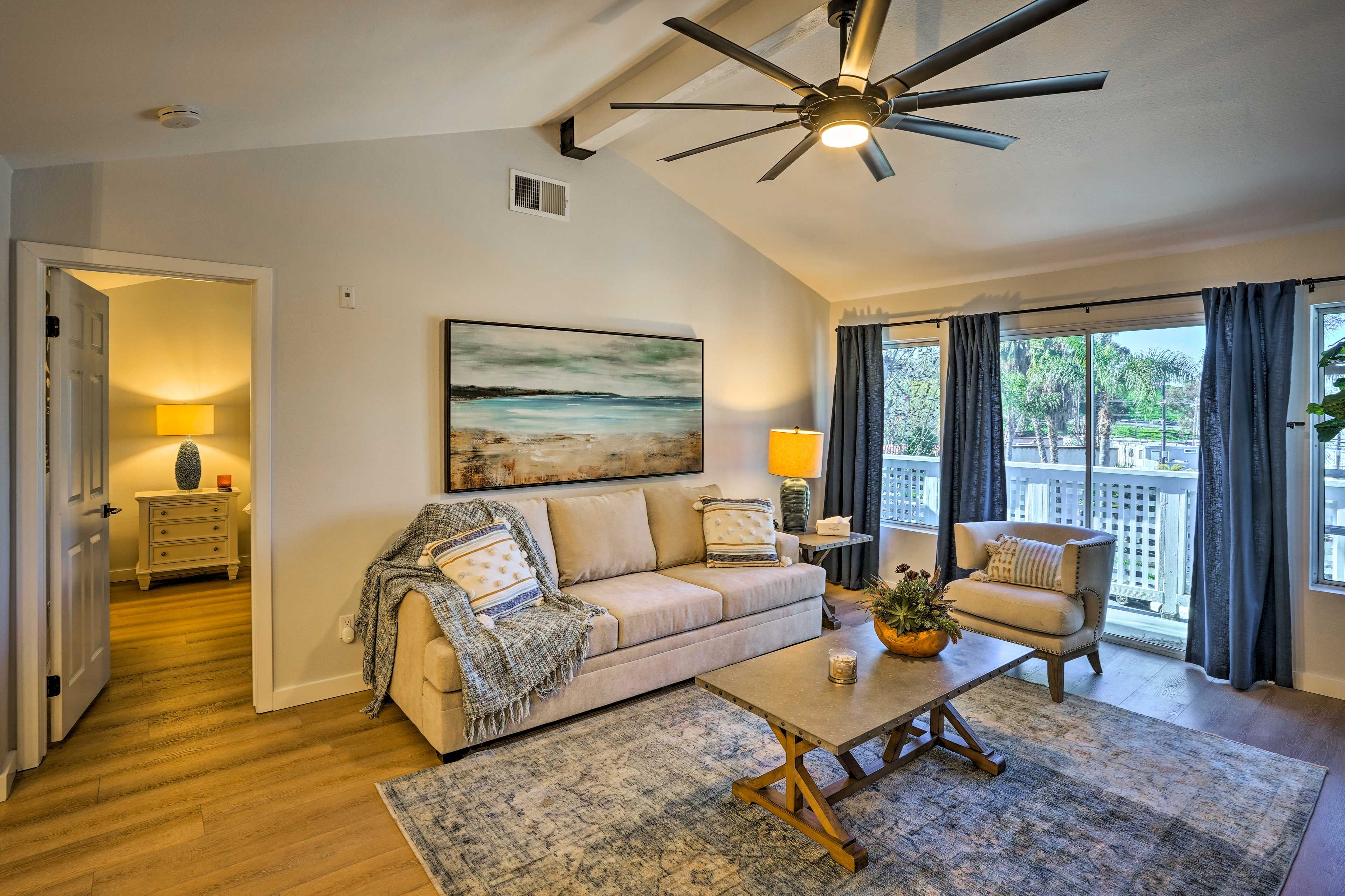 Living Room | Central A/C | Smart TVs