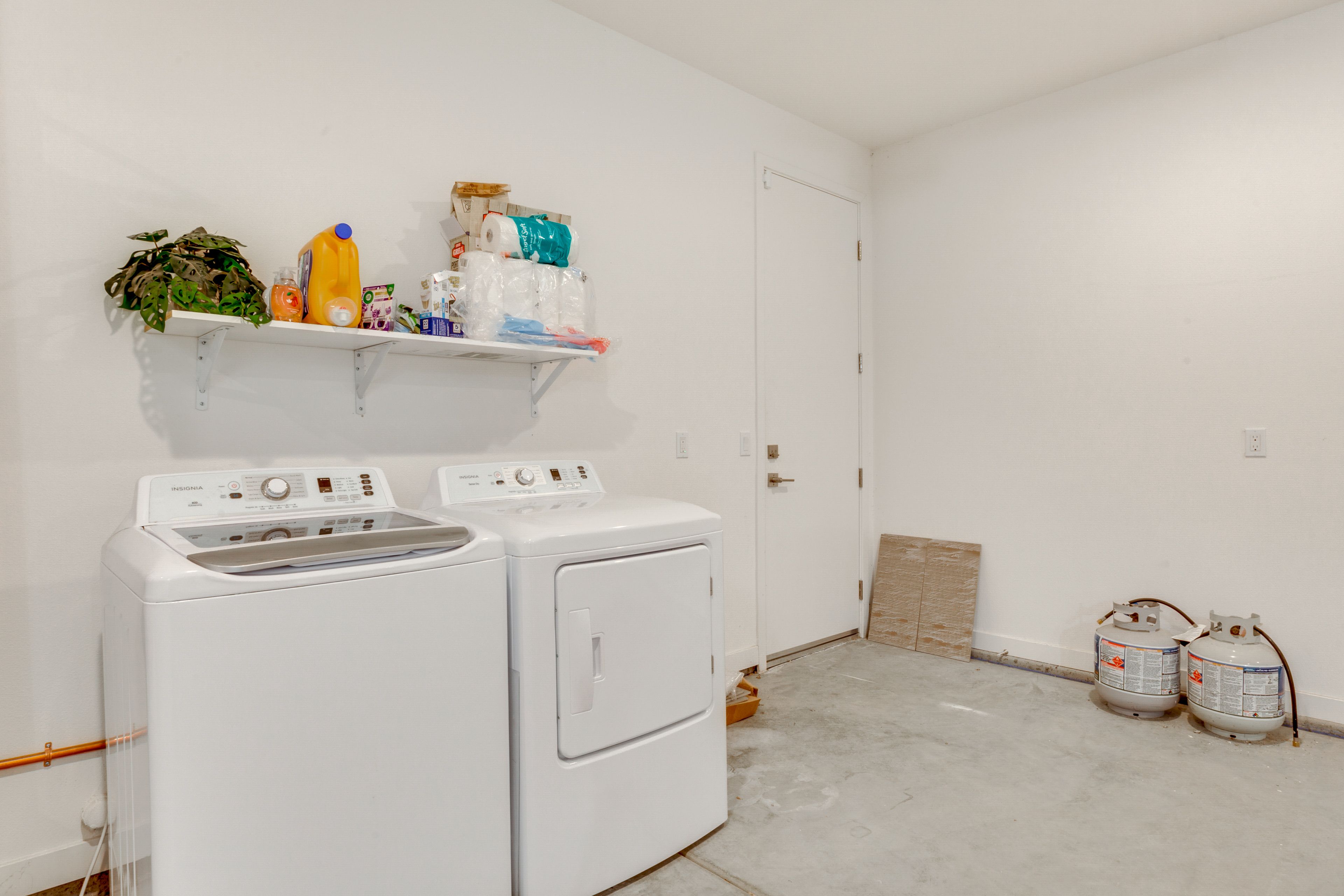 Garage | Laundry Area