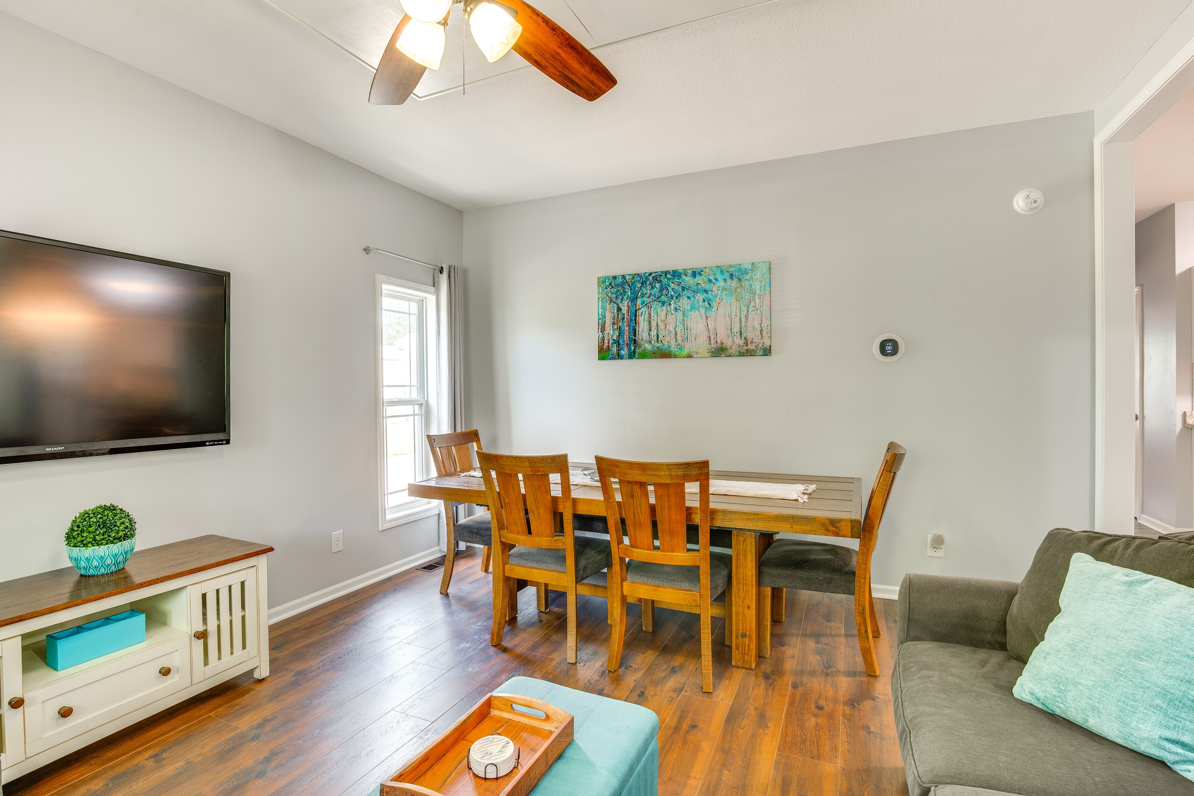 Dining Area | Dishware/Flatware Provided