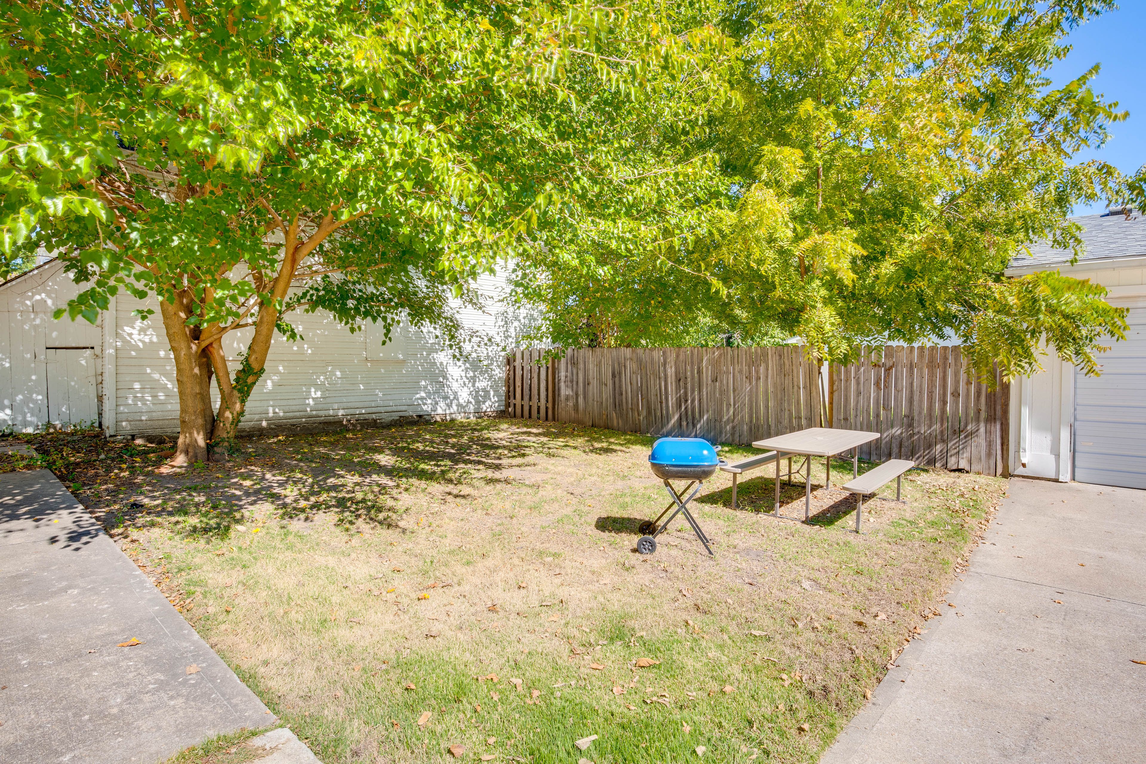 Yard | Charcoal Grill | Picnic Table