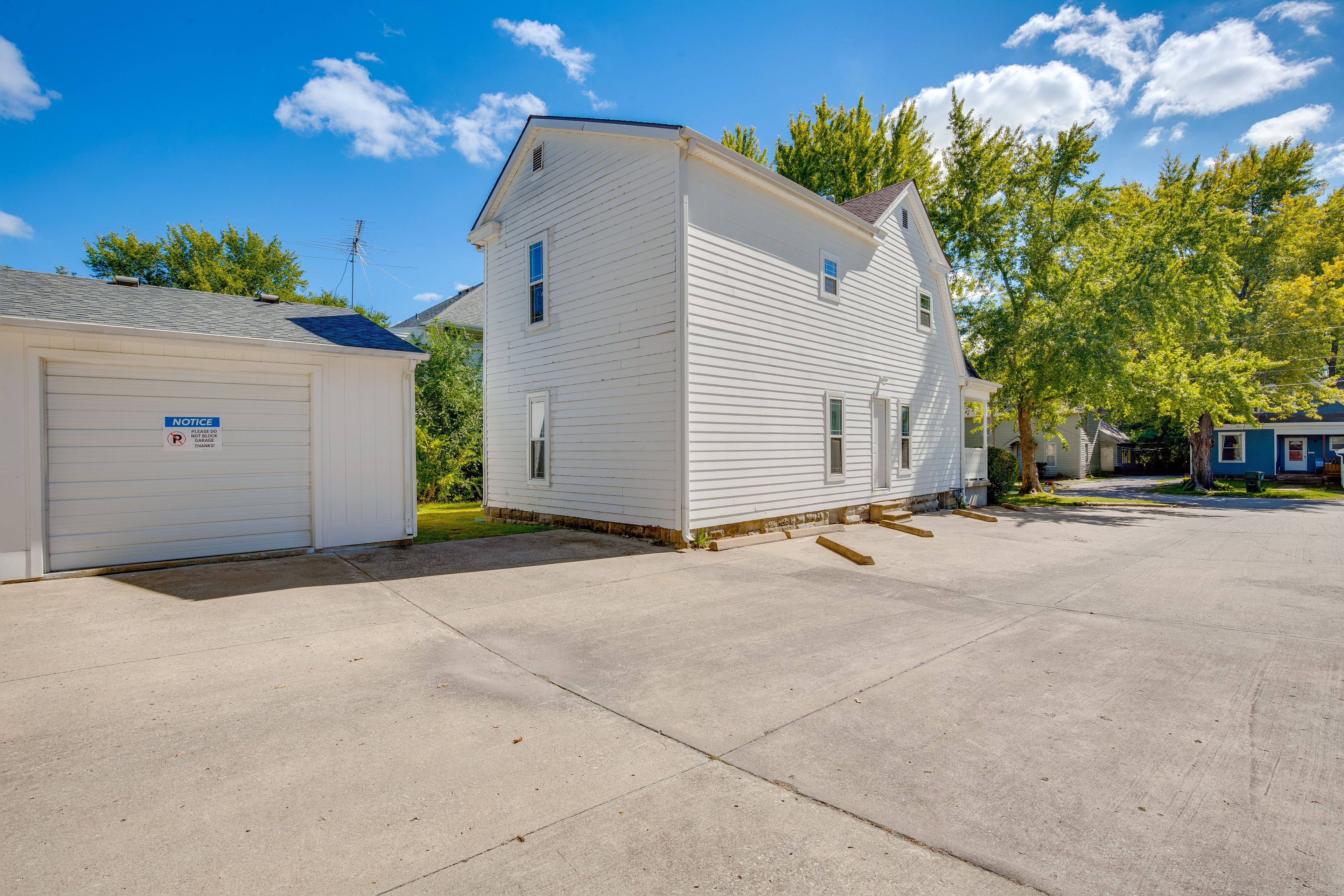 Parking | Shared Driveway (5 Vehicles)