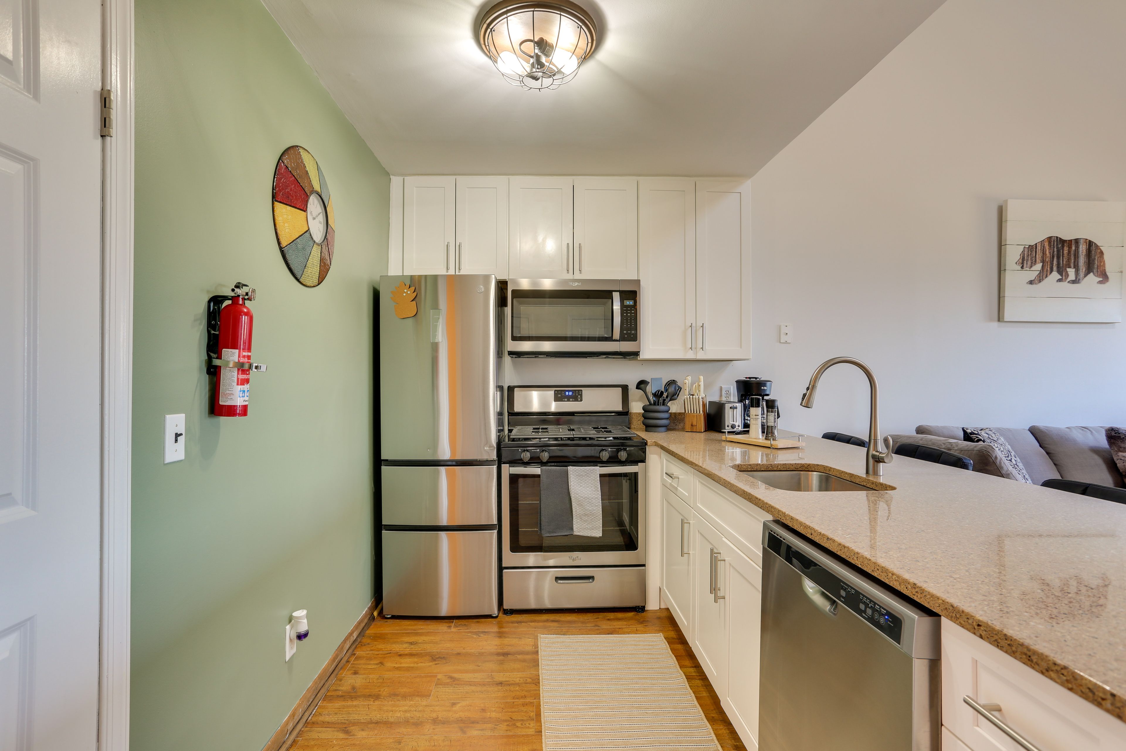 Kitchen | Cooking Basics | Coffee Maker | Free WiFi
