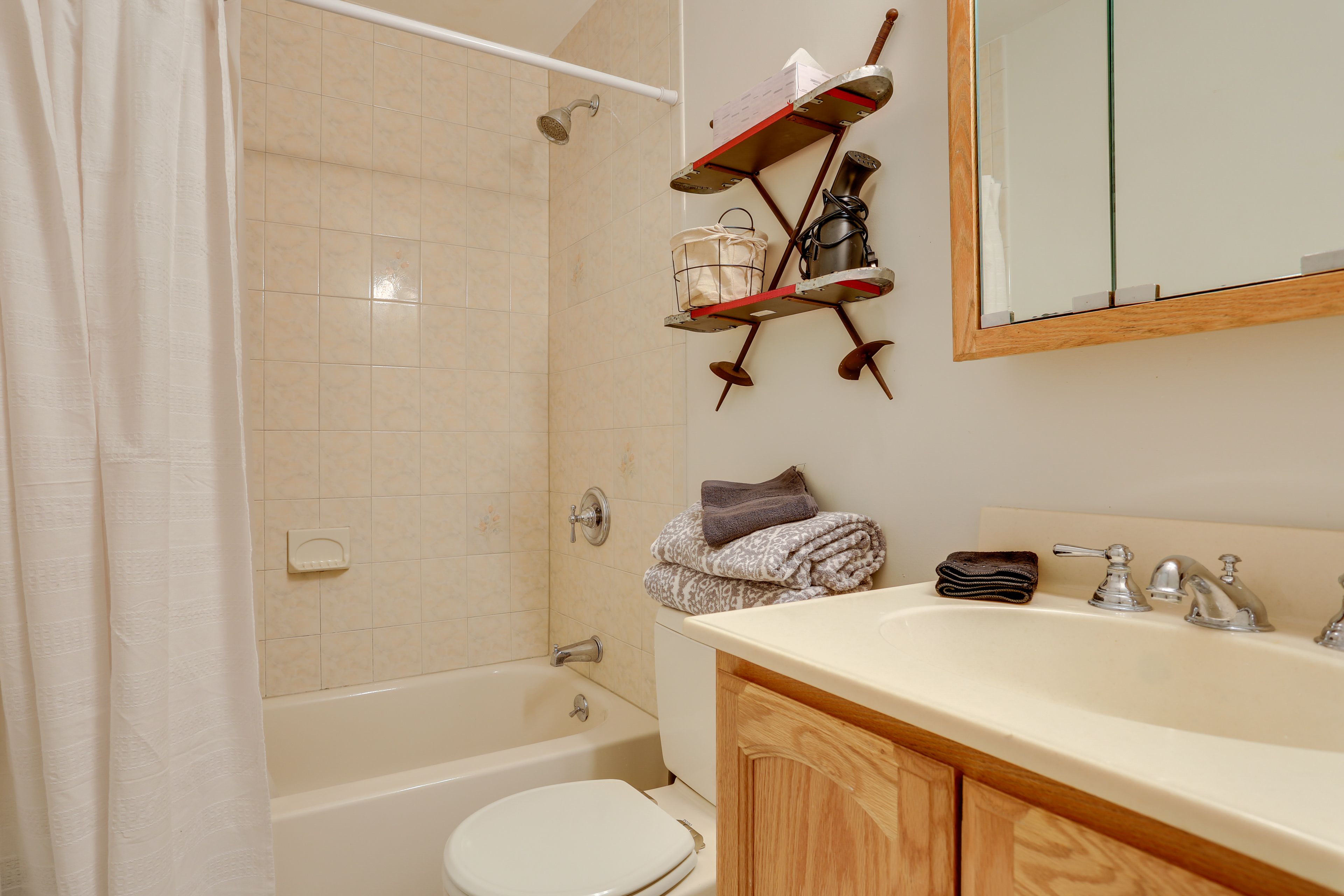 Bathroom | Complimentary Toiletries | Towels Provided