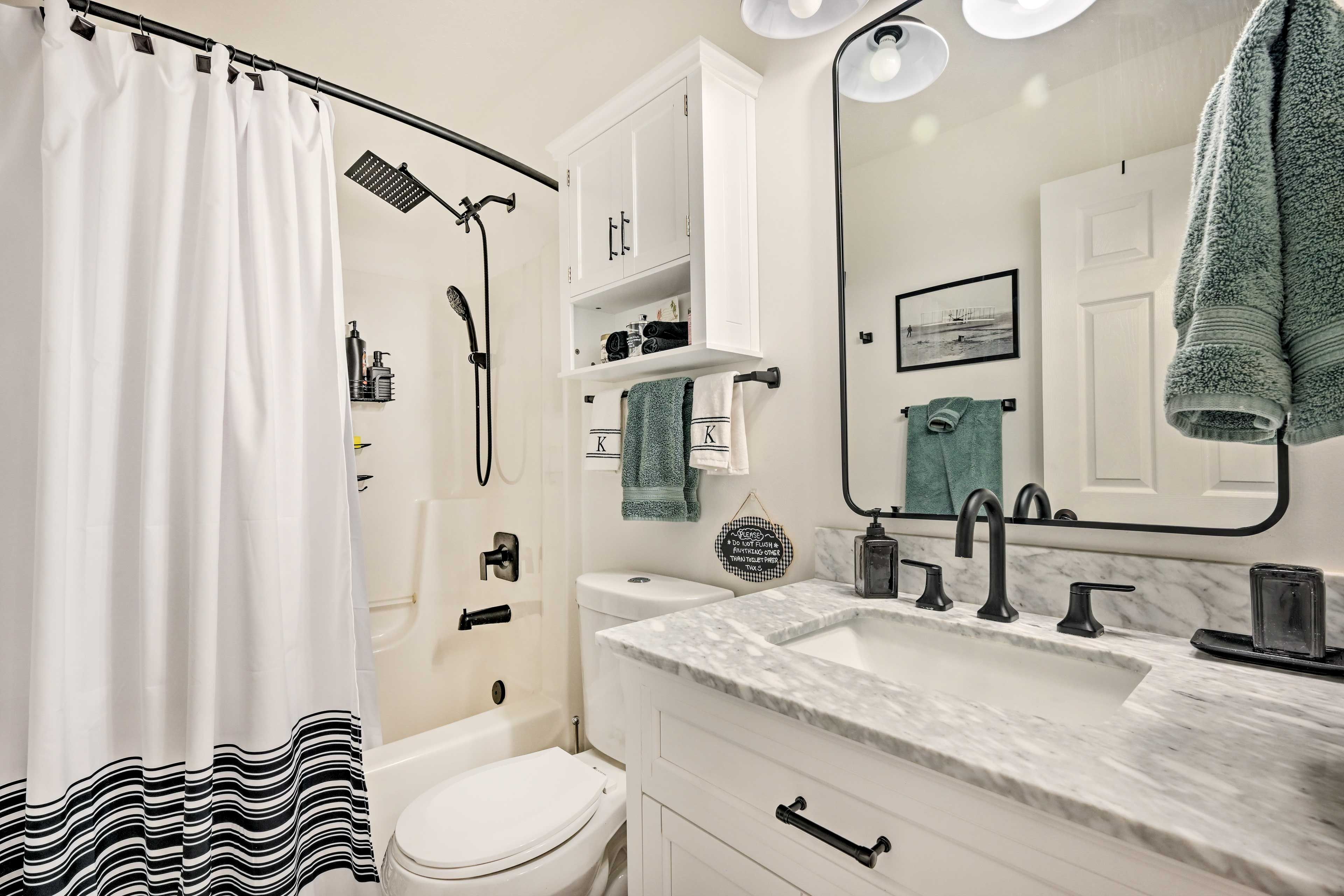 Full Bathroom | Complimentary Toiletries