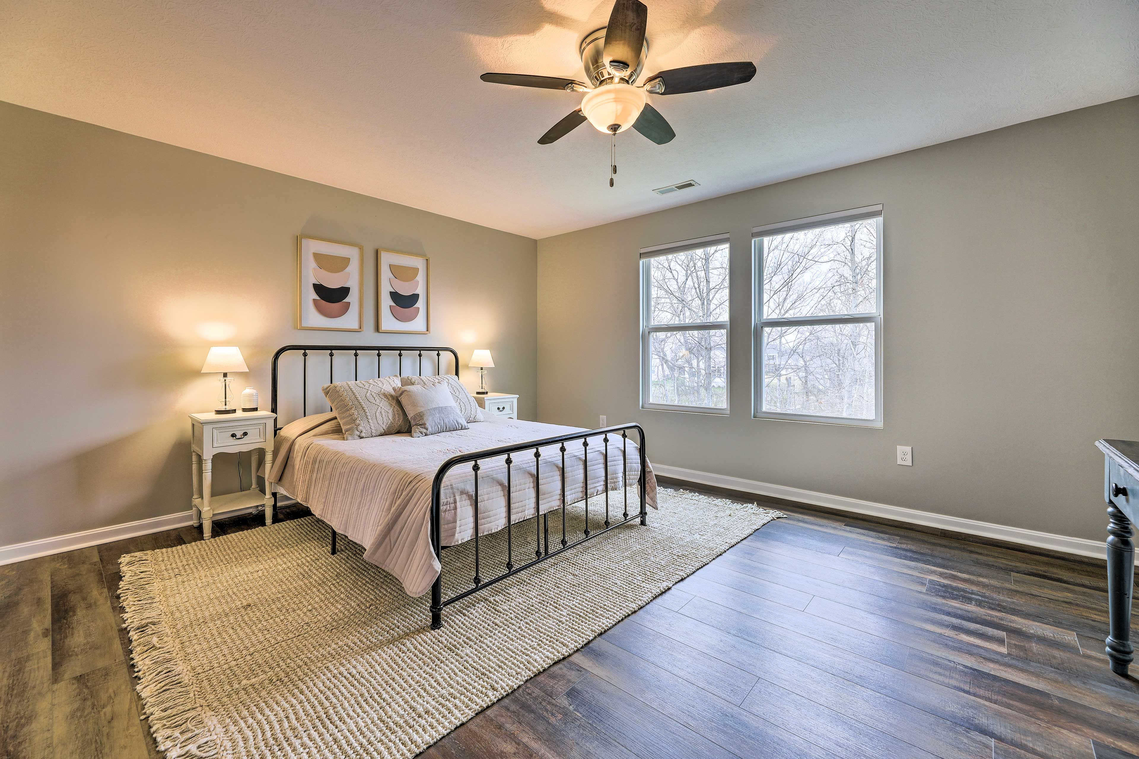 Bedroom 1 | Queen Bed | En-Suite Bathroom