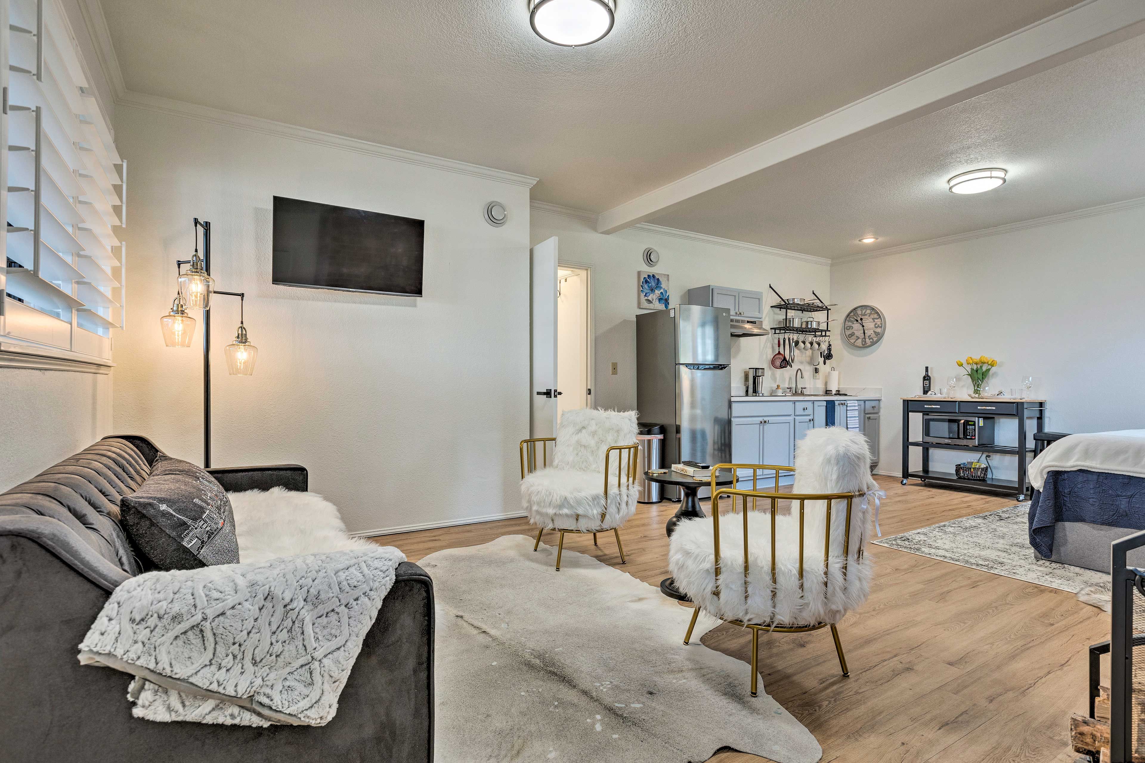 Sitting Area | Smart TV | Free WiFi | Central A/C