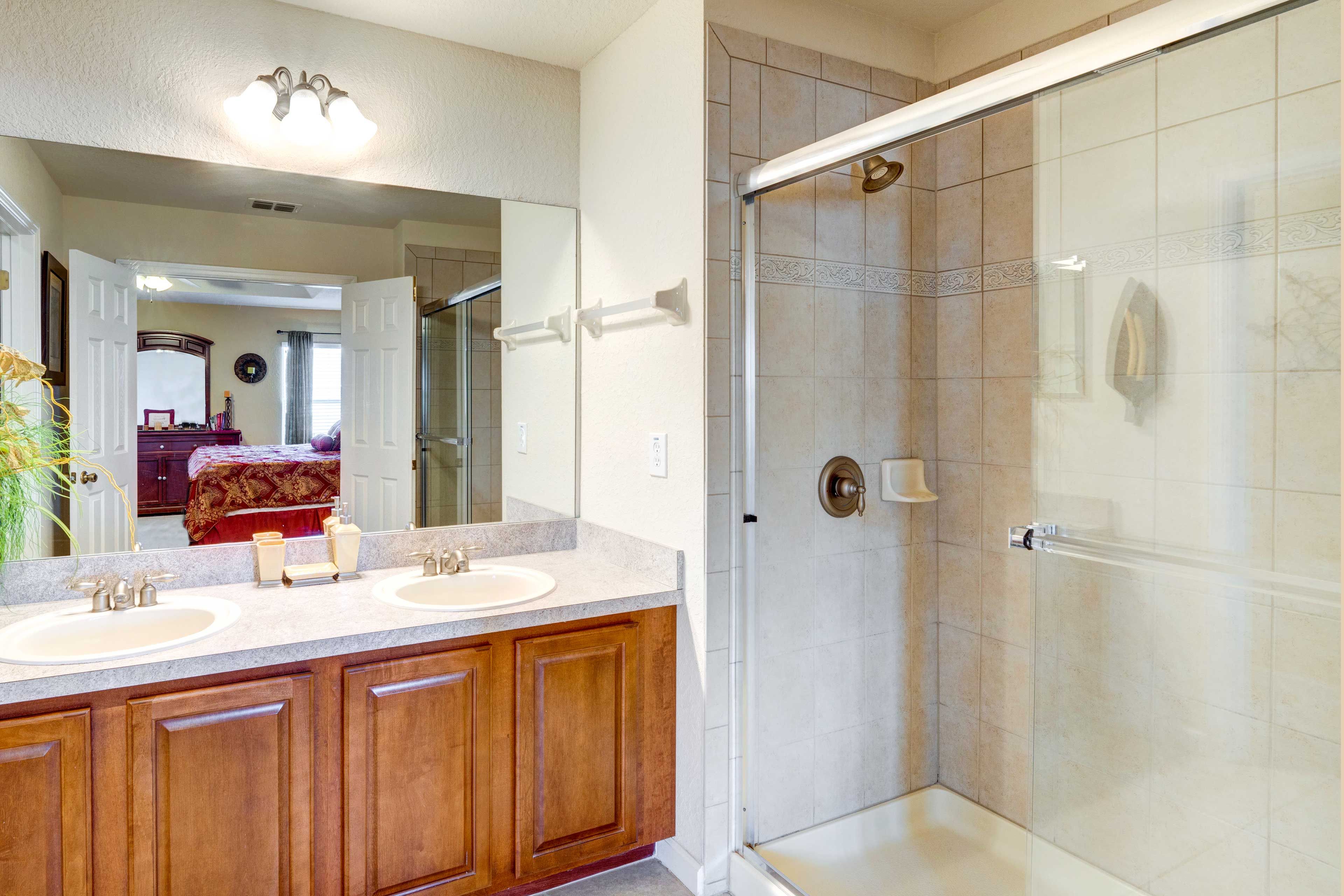 En-Suite Bathroom | Jack-and-Jill Sinks | Complimentary Toiletries