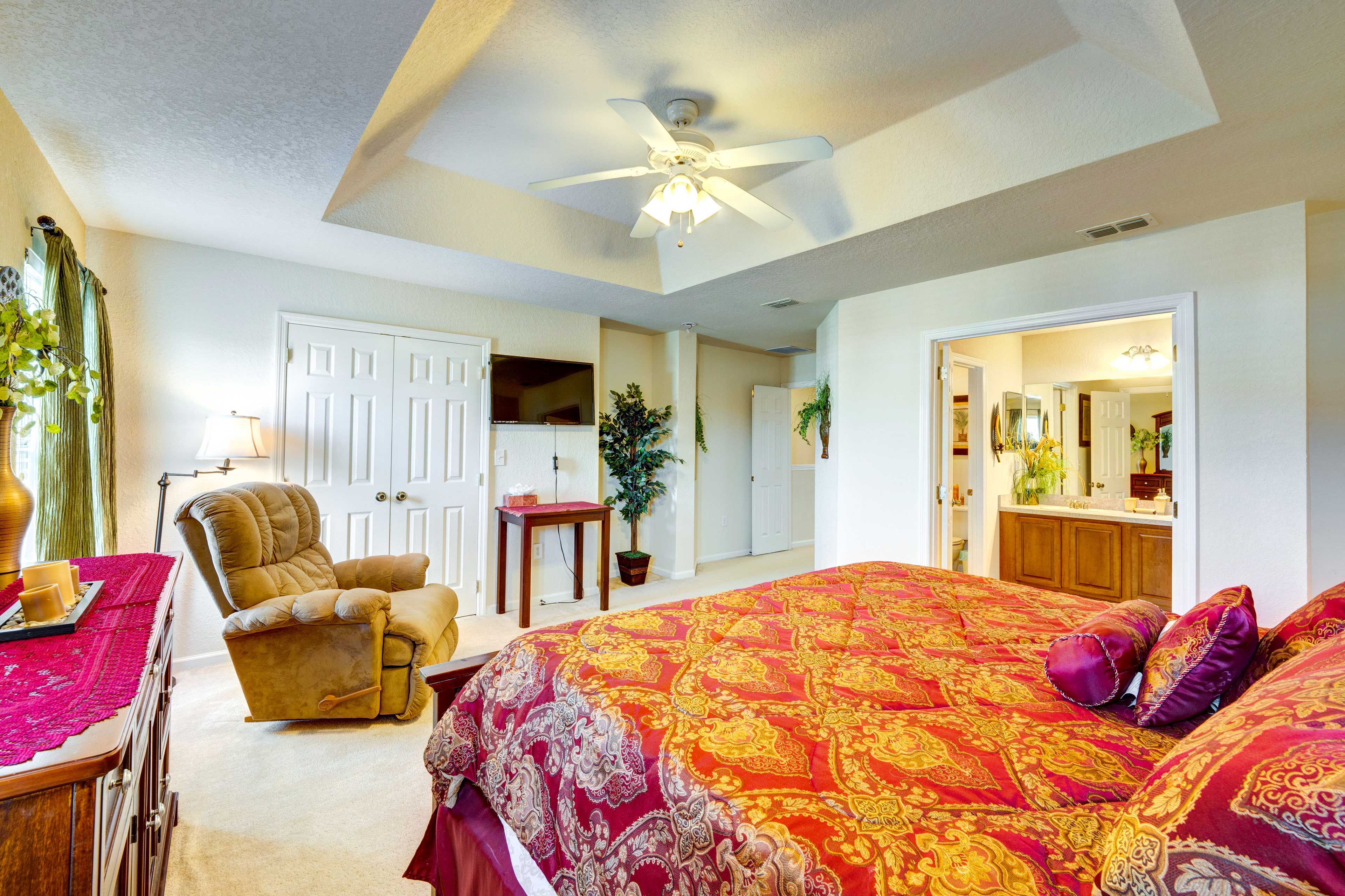 Bedroom 1 | King Bed | En-Suite Bathroom