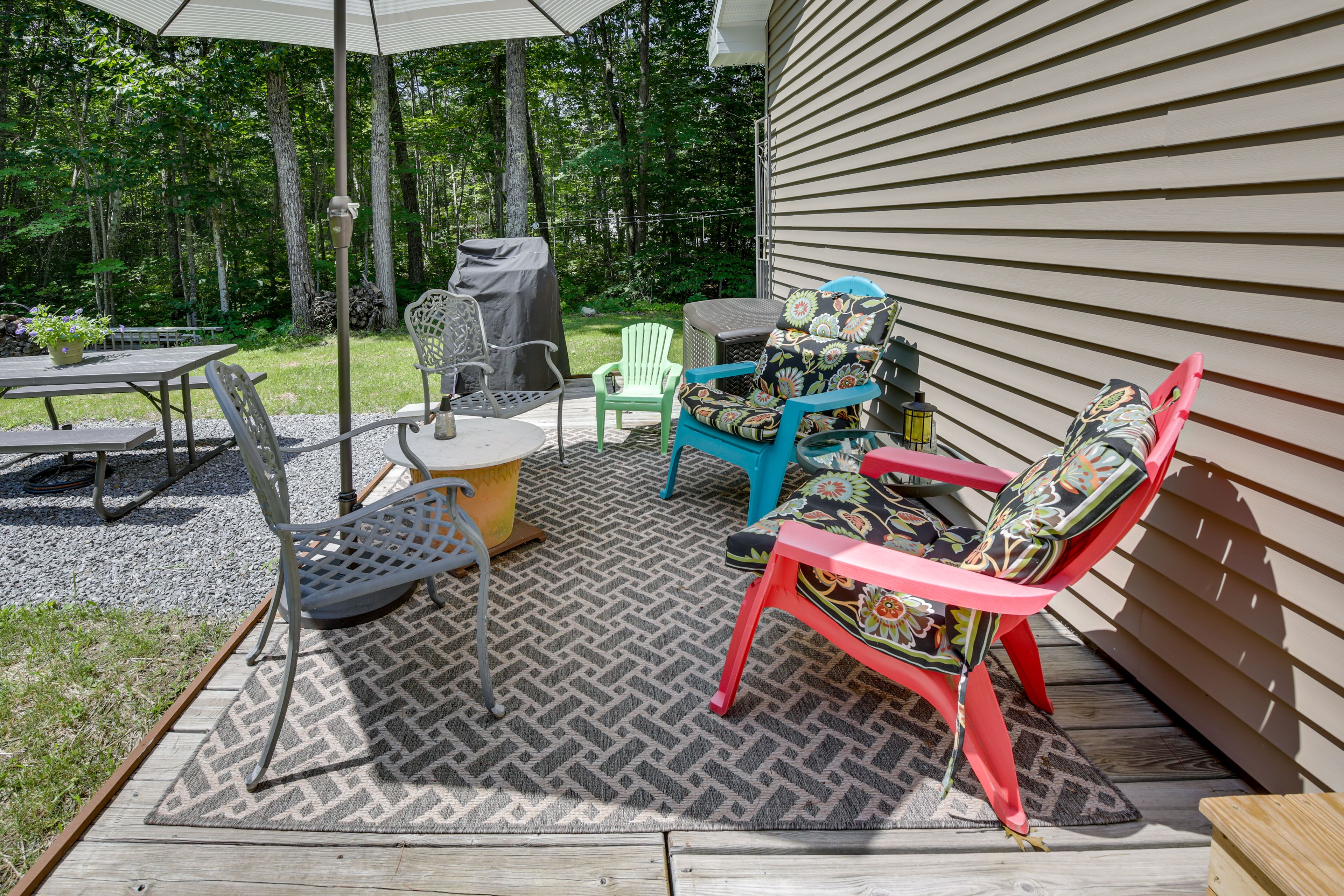 Furnished Deck w/ Seating | Picnic Area
