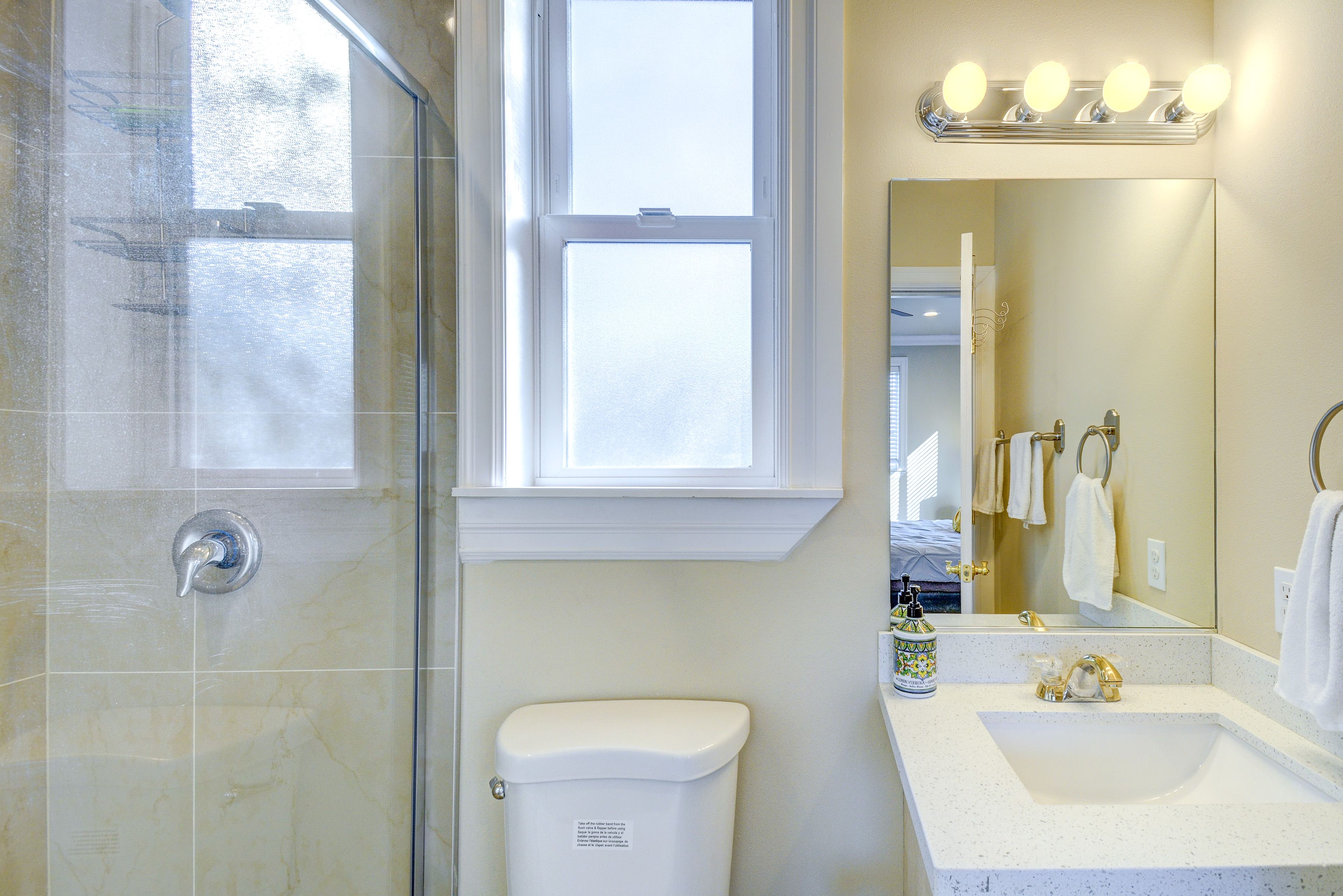 En-Suite Bathroom | Towels Provided | Complimentary Toiletries
