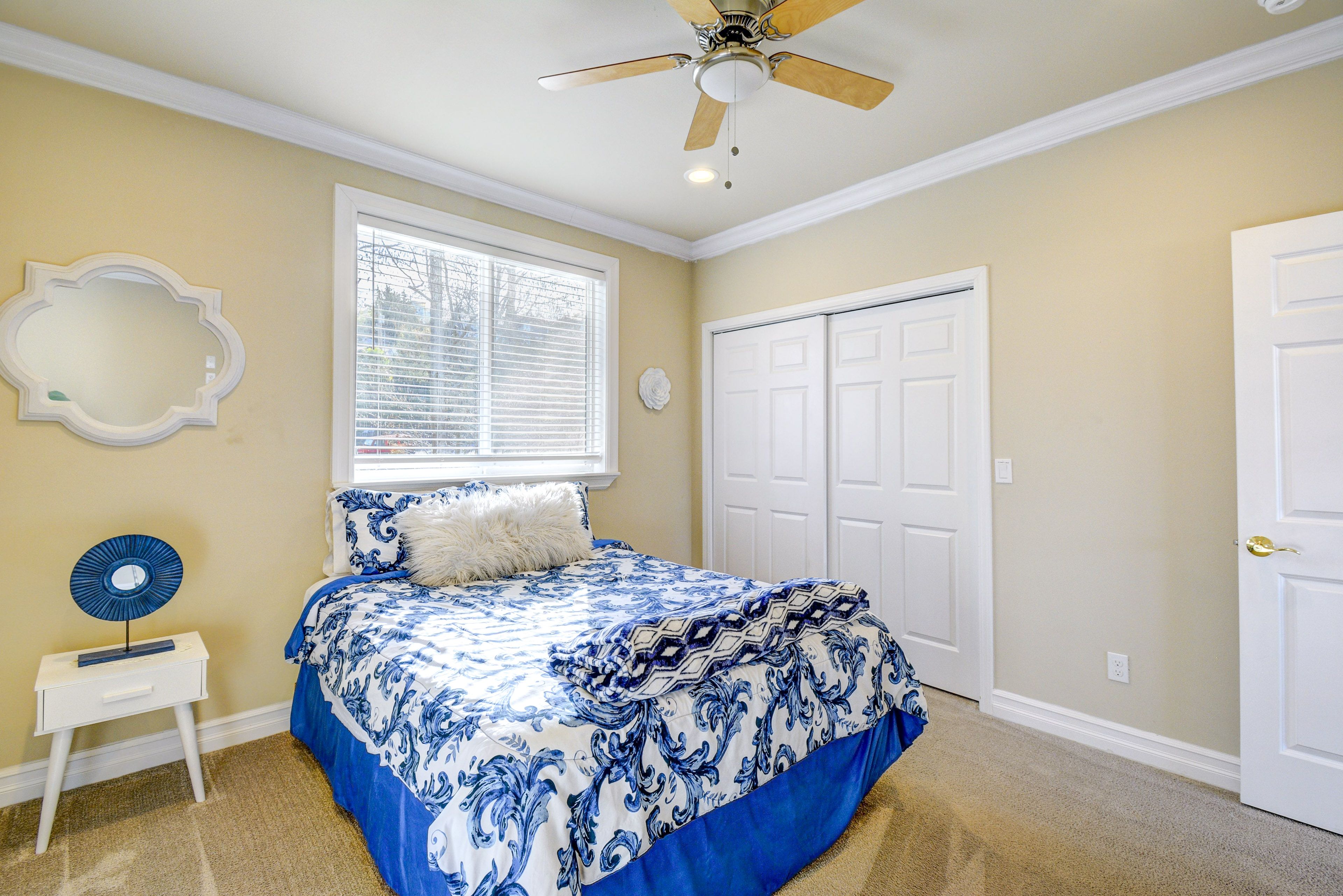Bedroom 2 | Queen Bed