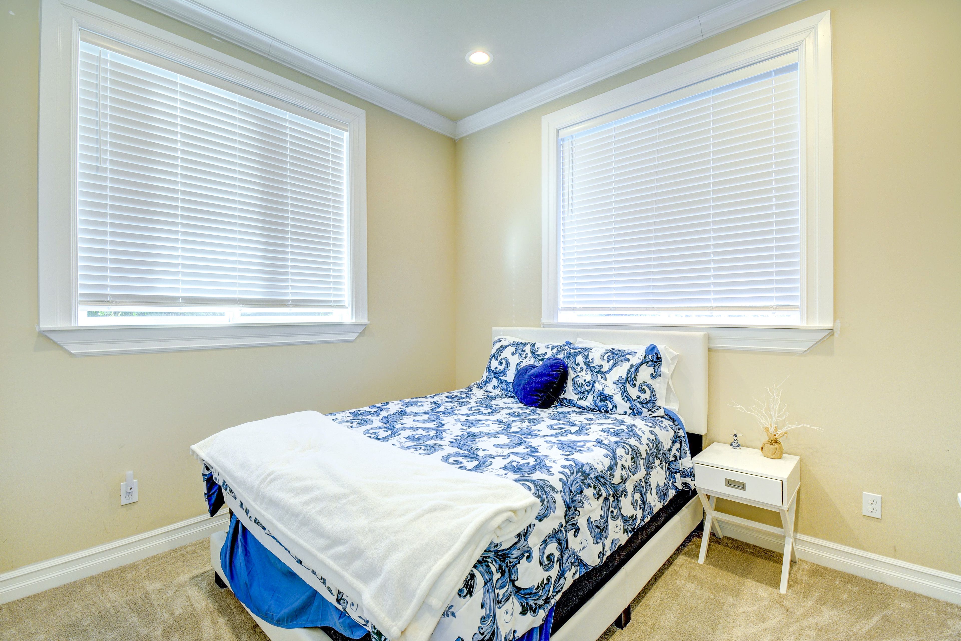 Bedroom 4 | Queen Bed