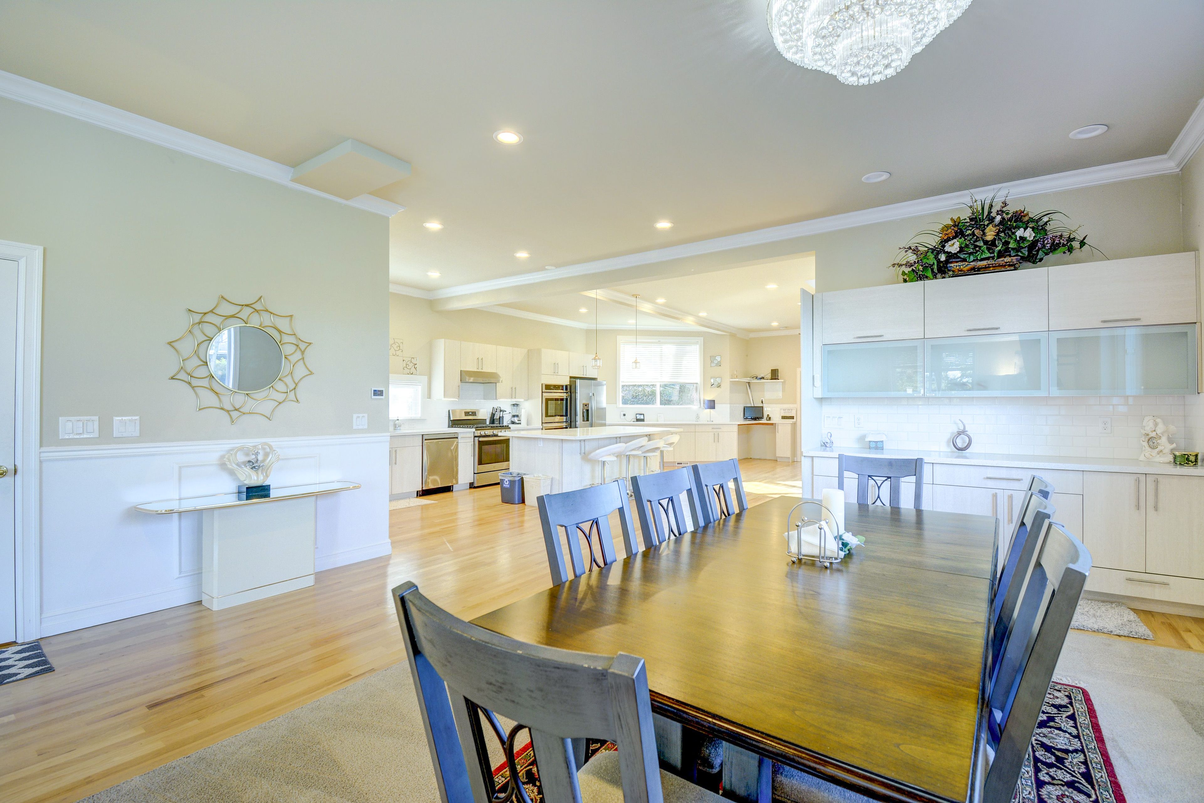 Dining Area | Dishware/Flatware Provided