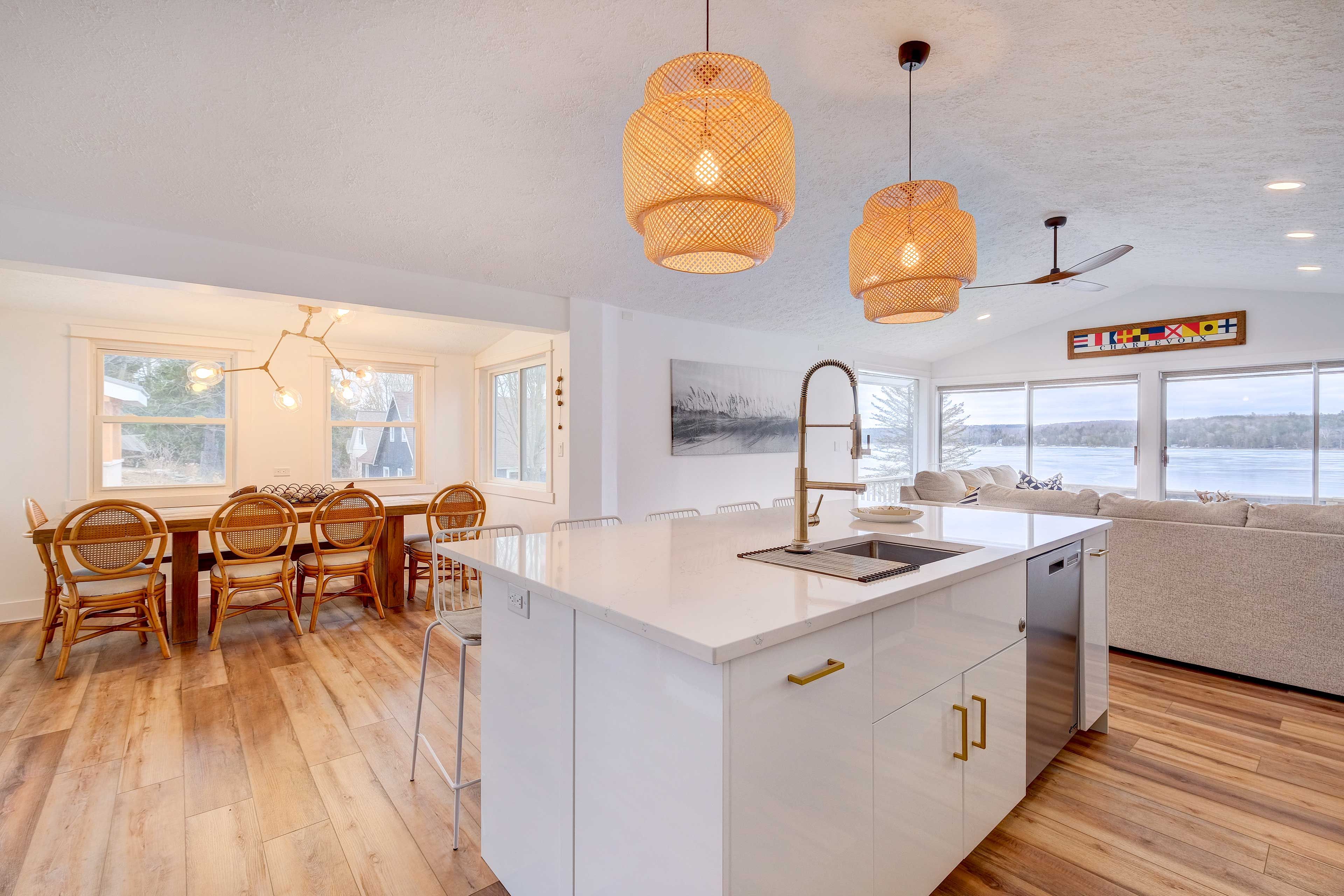 Kitchen | Coffee Maker | Paper Towels/Trash Bags Provided