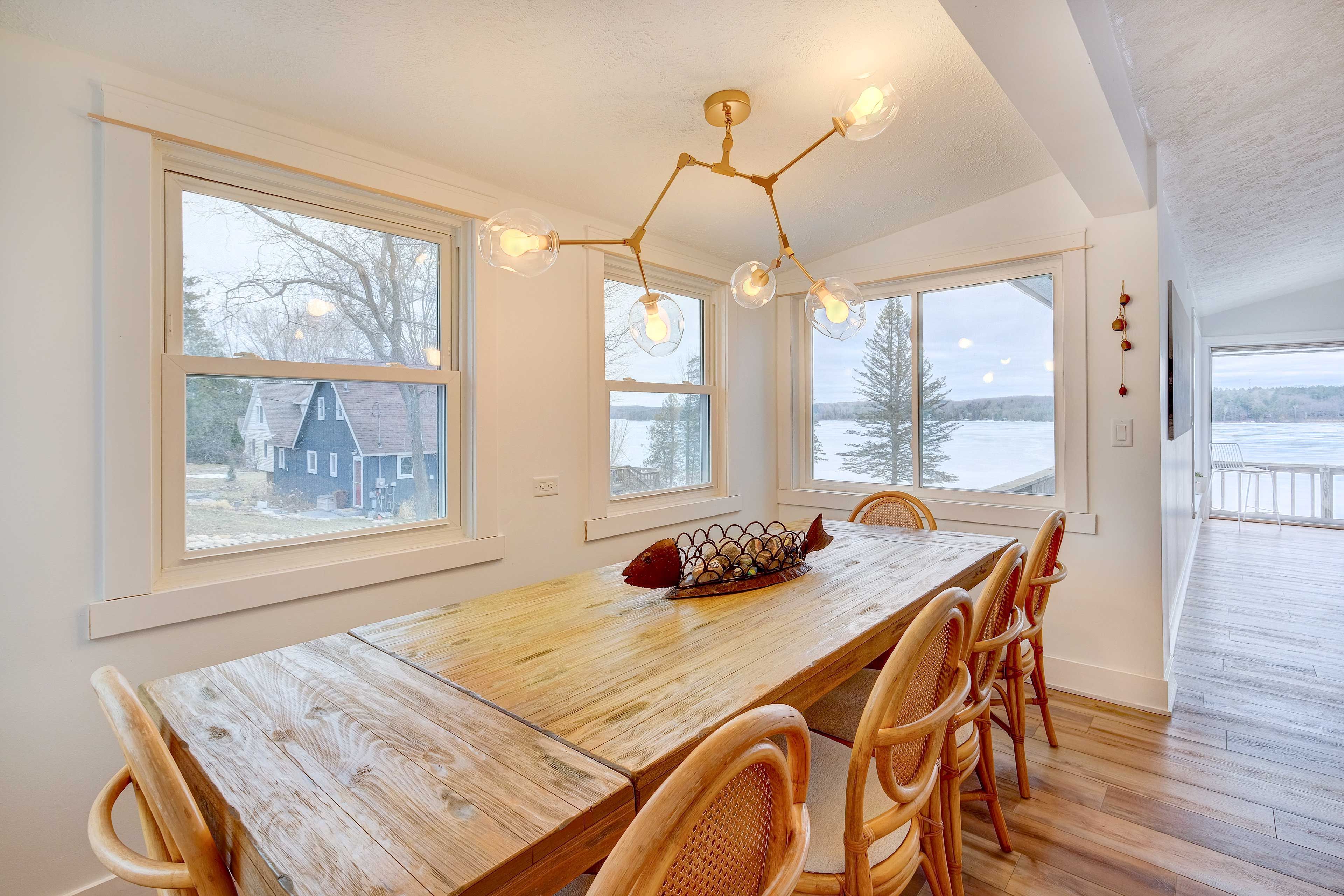Dining Area | Dishware/Flatware Provided