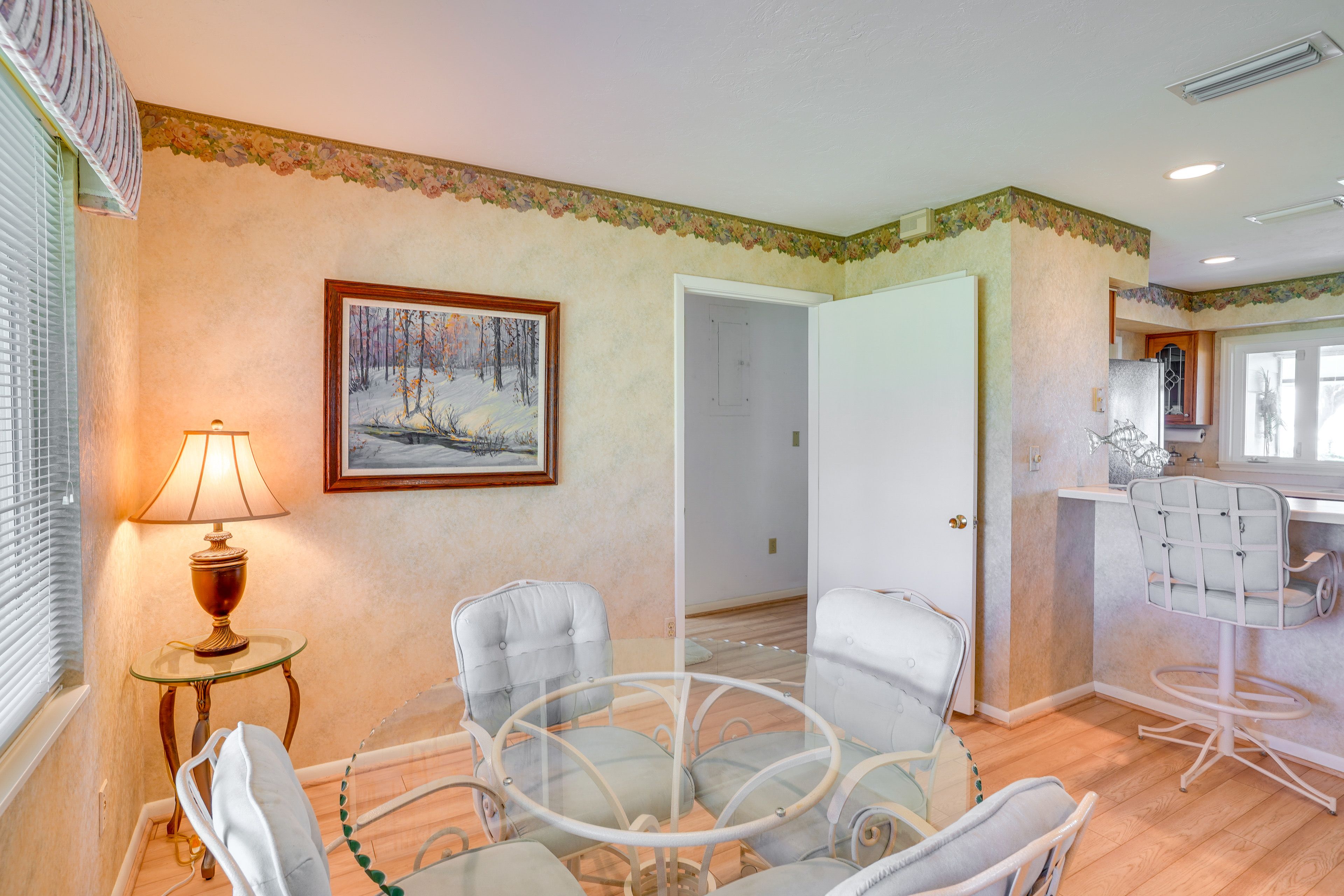 Dining Area | Dishware & Flatware