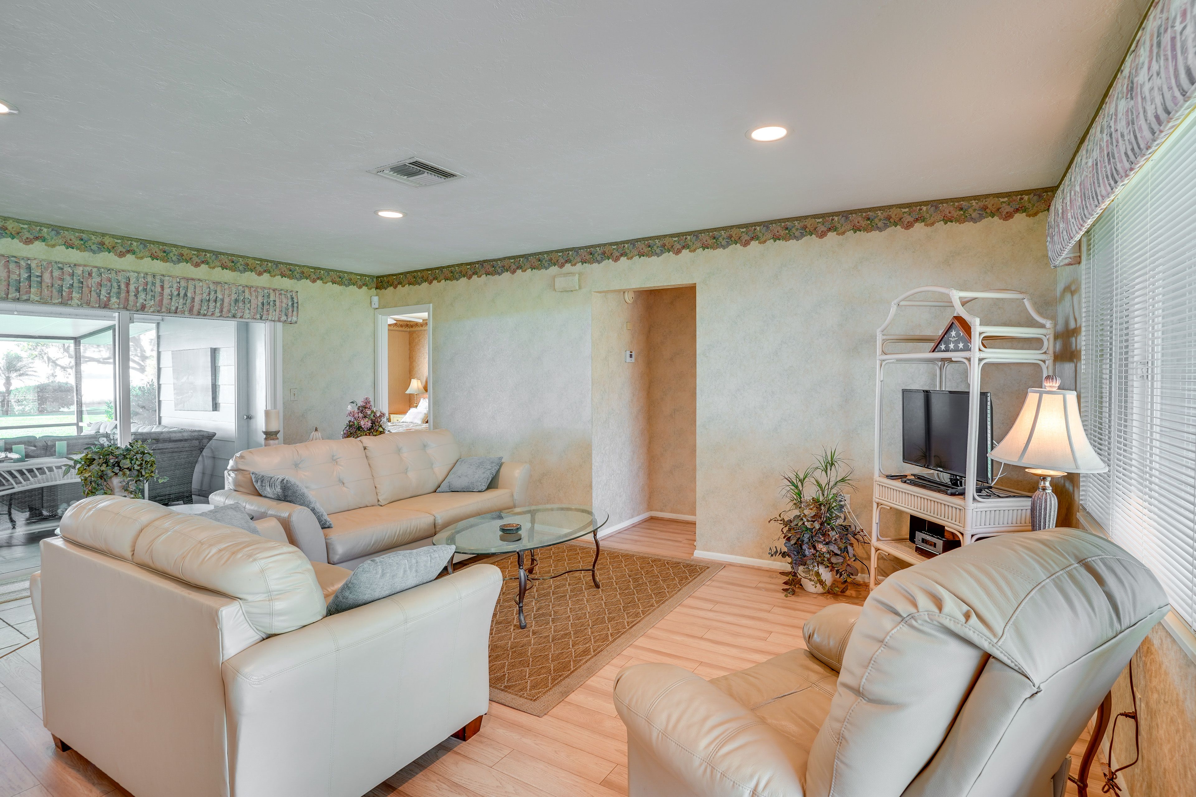 Living Room | DVD Player | Washer & Dryer