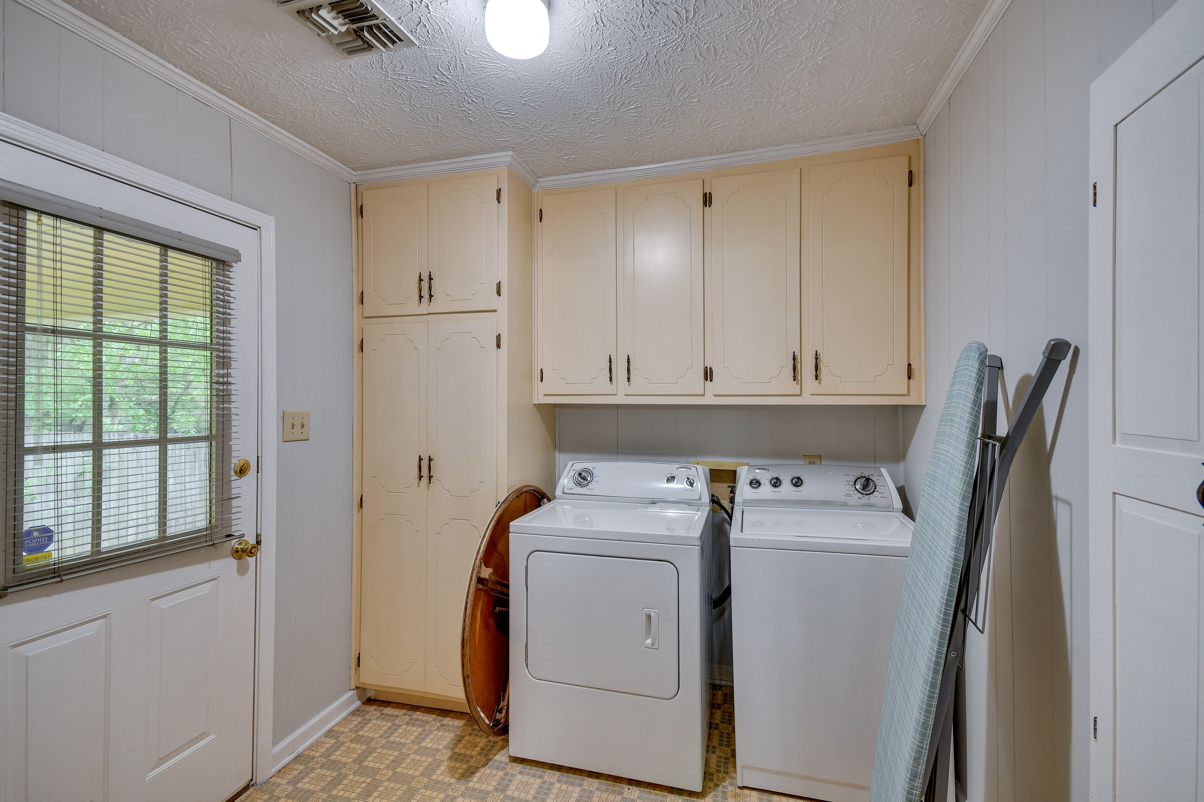 Washer/Dryer | Iron/Board