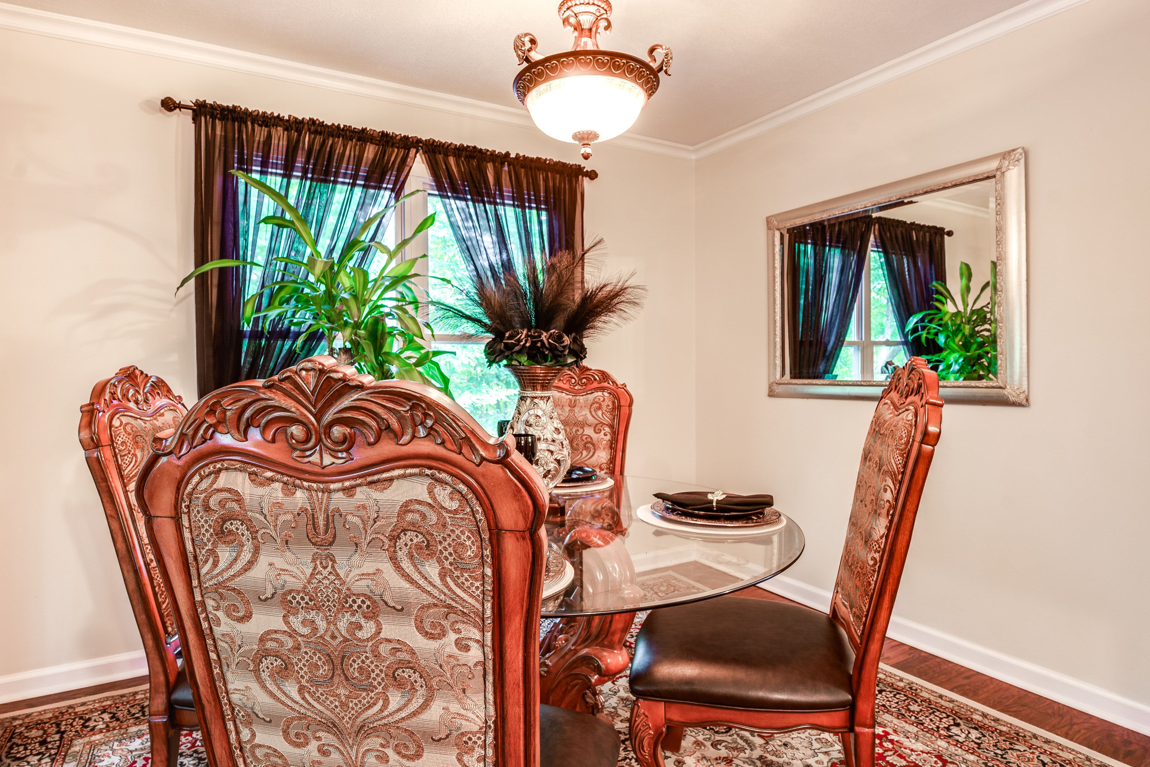 Dining Area | Dishware/Flatware