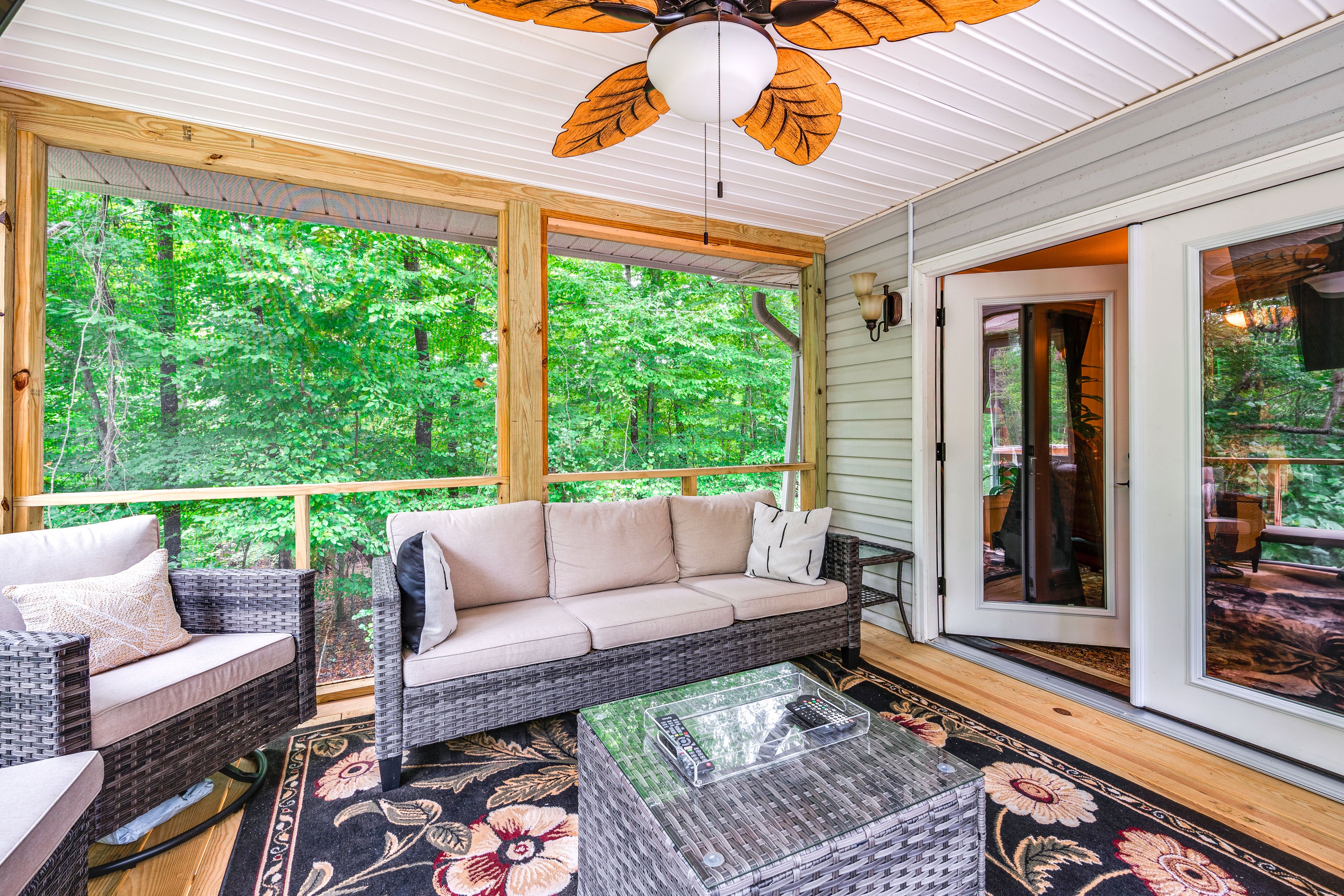 House Exterior | Screened Deck